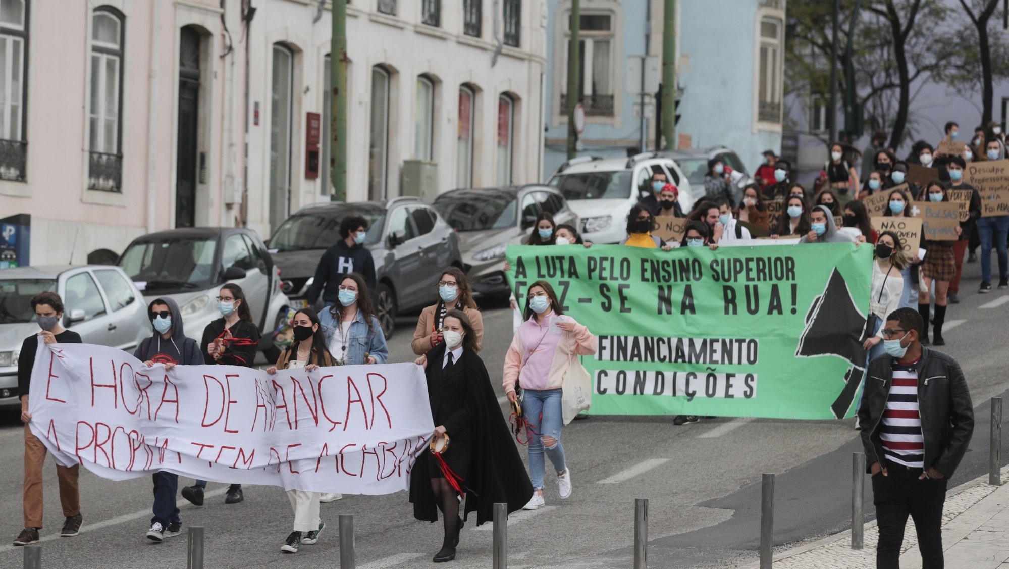 Manifestação de estudantes do ensino superior contra o pagamento de propinas sob o lema &quot;É hora de avançar! A propina tem de acabar!&quot;, em Lisboa, 28 de abril de 2021. TIAGO PETINGA/LUSA
