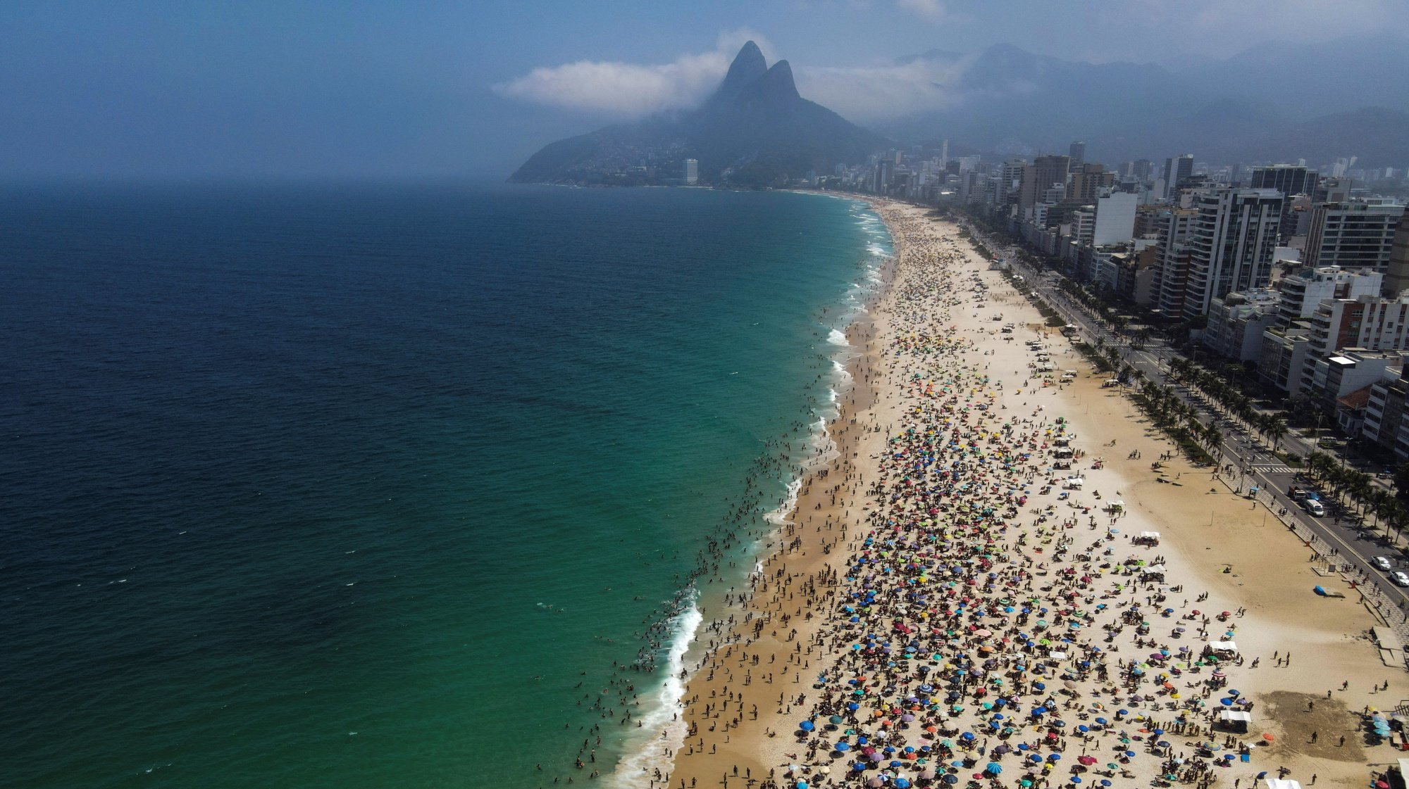 epa08666924 Aerial view of the crowded Ipanema beach in Rio de Janeiro, Brazil, 13 September 2020. Paying less attention to measures to control coronavirus spreading, visitors have crowded Ipanema and Copacabana beaches in Rio de Janeiro.  EPA/Antonio Lacerda