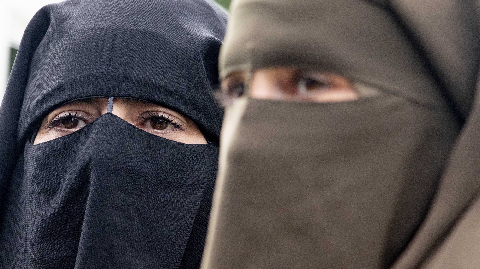 epa07764330 Protester wearing a niqab demonstrate against the burqa ban in The Hague, Netherlands, 09 August 2019. During the campaign, niqabs comparable to burqas were distributed. Dutch burqa ban came into force on 01 August 2019. The Netherlands joins a number of other European nations in implementing the controversial law.  EPA/NIELS WENSTEDT