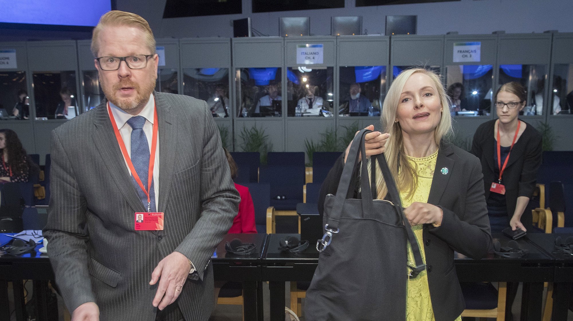 Ministra do interior Finlandês (D) e Secretário permanente (E) da Finlândia numa reunião informal da UE sobre justiça