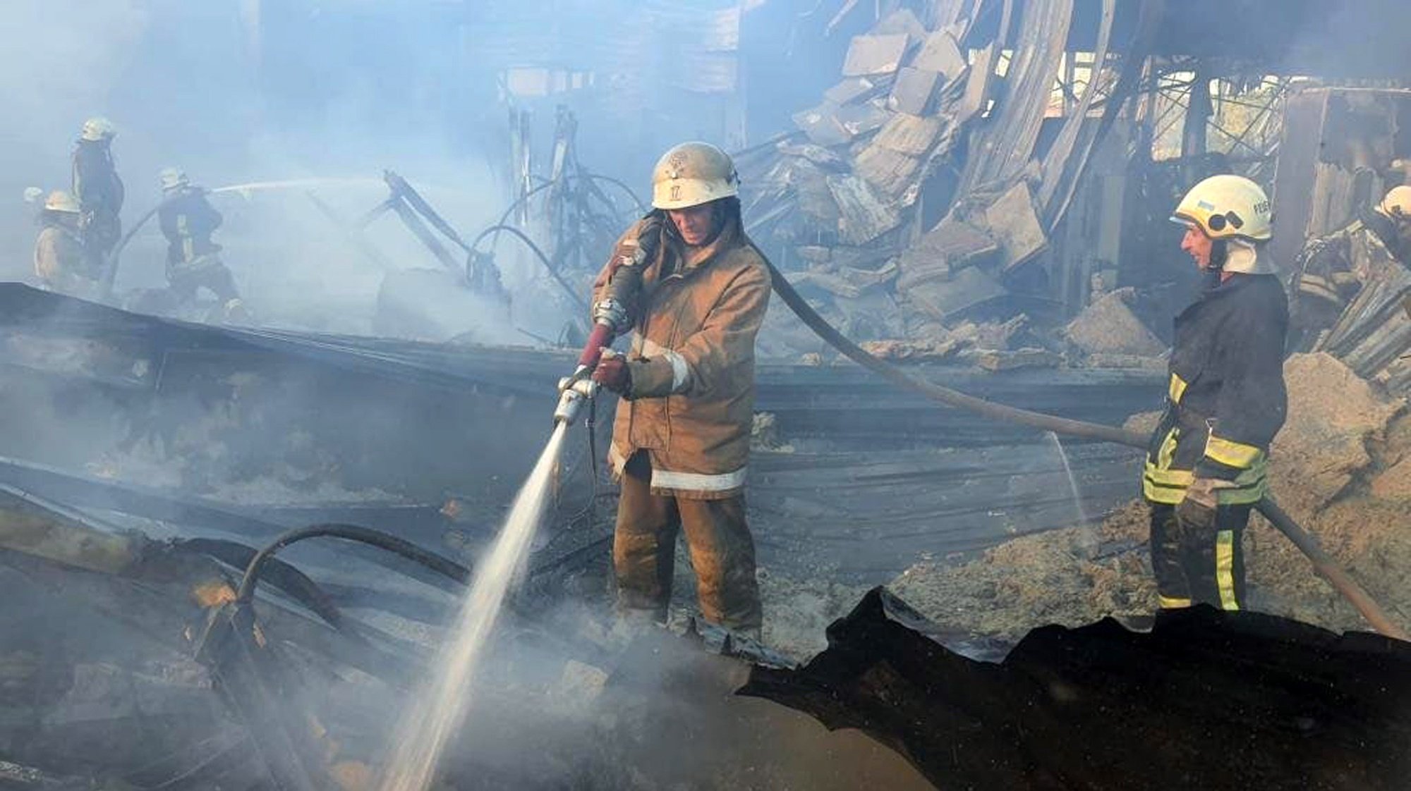 epa10037219 A handout photo released by the press service of the State Emergency Service (SES) of Ukraine shows firefighters and rescue services working to extinguishe a fire at a shopping center in Kremenchuk, Ukraine, 27 June 2022. The State Emergency Service (SES) of Ukraine said that the bodies of six dead persons were found at the spot of the Amstor shopping center fire following missile strikes. The one-story building of a shopping center was hit by rockets, the SES stated further.  EPA/STATE EMERGENCY SERVICE OF UKRAINE HANDOUT -- BEST QUALITY AVAILABLE -- MANDATORY CREDIT: STATE EMERGENCY SERVICE OF UKRAINE -- HANDOUT EDITORIAL USE ONLY/NO SALES