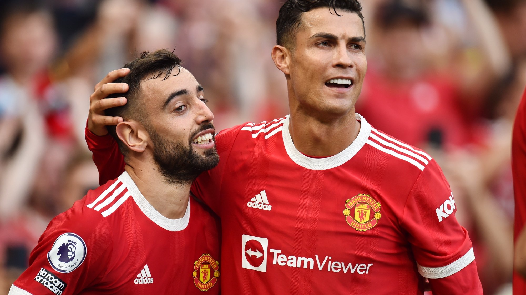 epa09461703 Bruno Fernandes of Manchester United (L) is being congratulated by teammate Cristiano Ronaldo after scoring his team&#039;s third goal during the English Premier League soccer match between Manchester United and Newcastle United in Manchester, Britain, 11 September 2021.  EPA/PETER POWELL EDITORIAL USE ONLY. No use with unauthorized audio, video, data, fixture lists, club/league logos or &#039;live&#039; services. Online in-match use limited to 120 images, no video emulation. No use in betting, games or single club/league/player publications