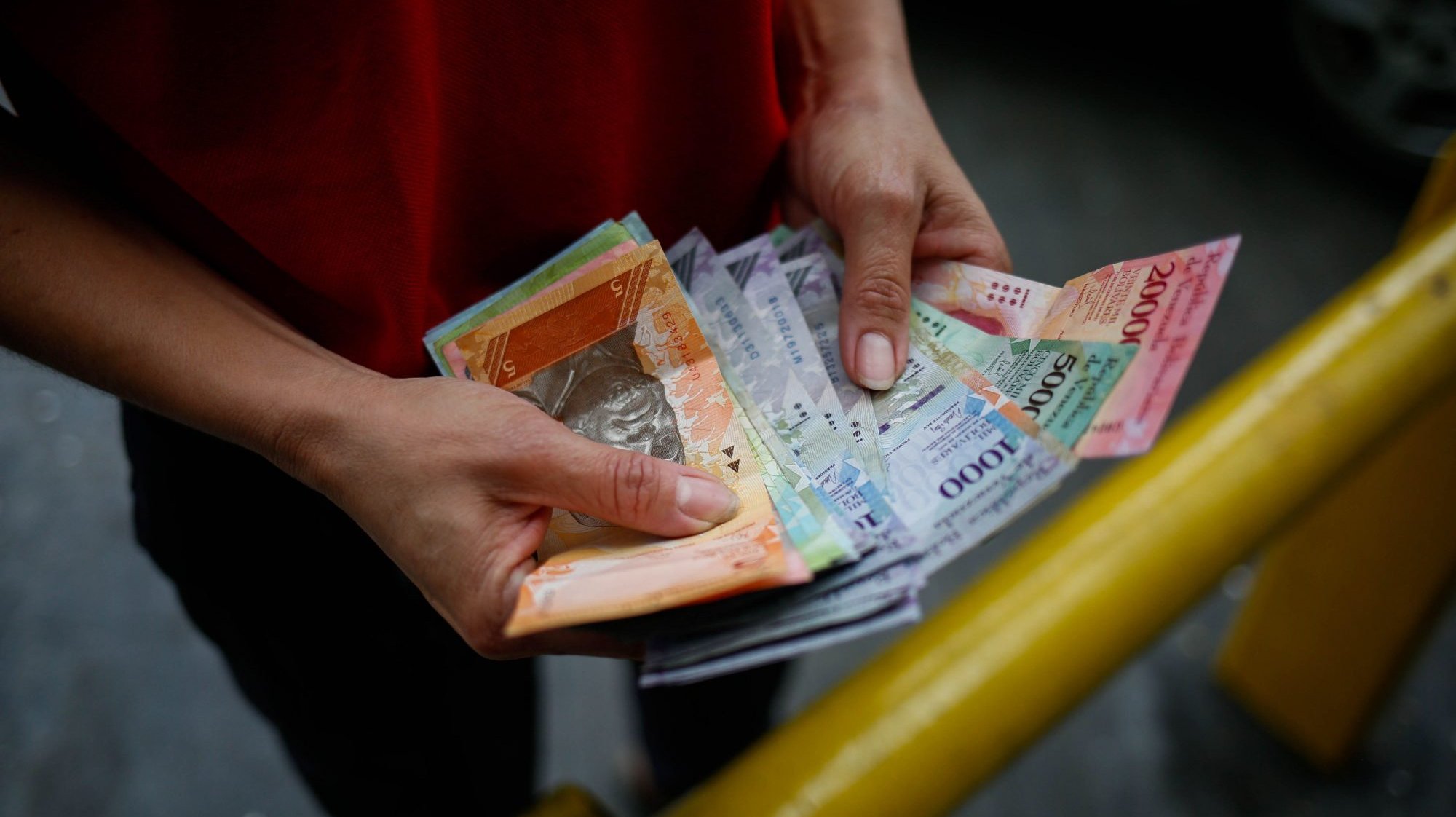 Recentemente, o governo venezuelano colocou em circulação notas de 200.000, 500.000 e 1.000.000 de BsS