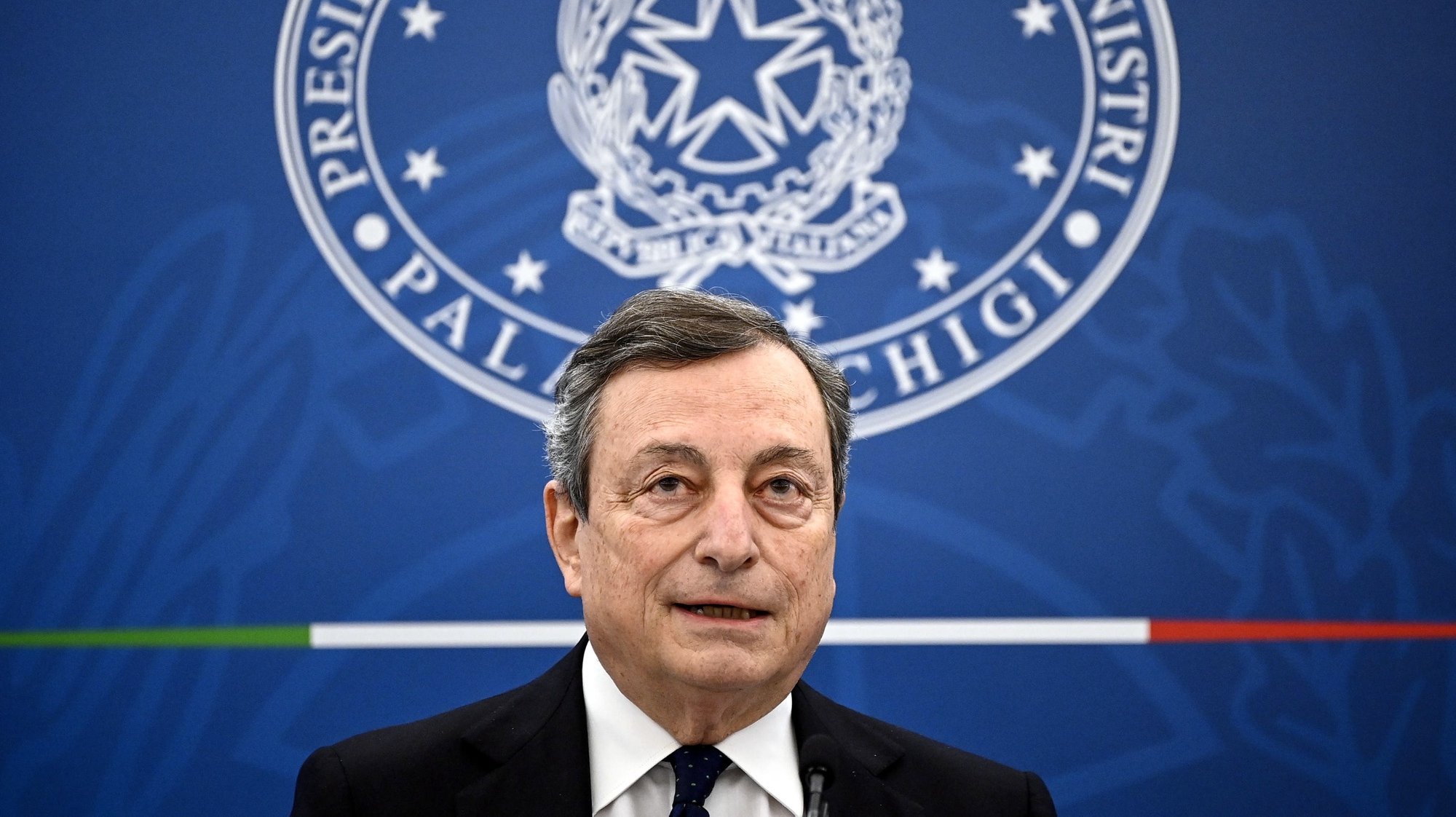 epa09084474 Italian Prime Minister Mario Draghi speaks at a press conference after a cabinet meeting, in Rome, Italy, 19 March 2021, during which he explained the government&#039;s plans on measures to fight the negative economic effects of the COVID-19 pandemic.  EPA/RICCARDO ANTIMIANI