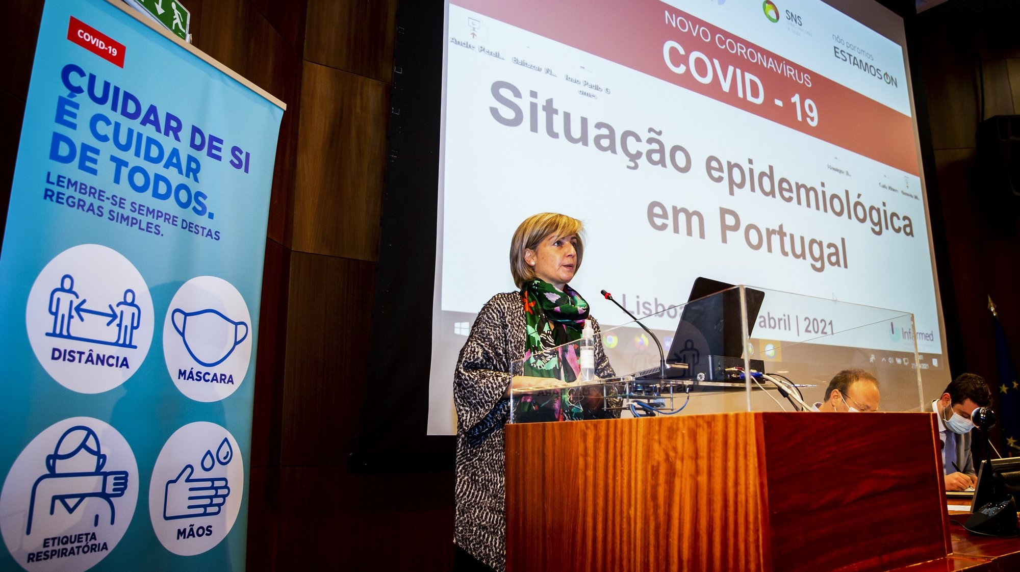 A ministra da Saúde, Marta Temido, intervém durante a sessão de apresentação da “Situação epidemiológica da Covid-19 em Portugal”, na sede do Infarmed, em Lisboa, 27 de abril de 2021. JOSÉ SENA GOULÃO/LUSA