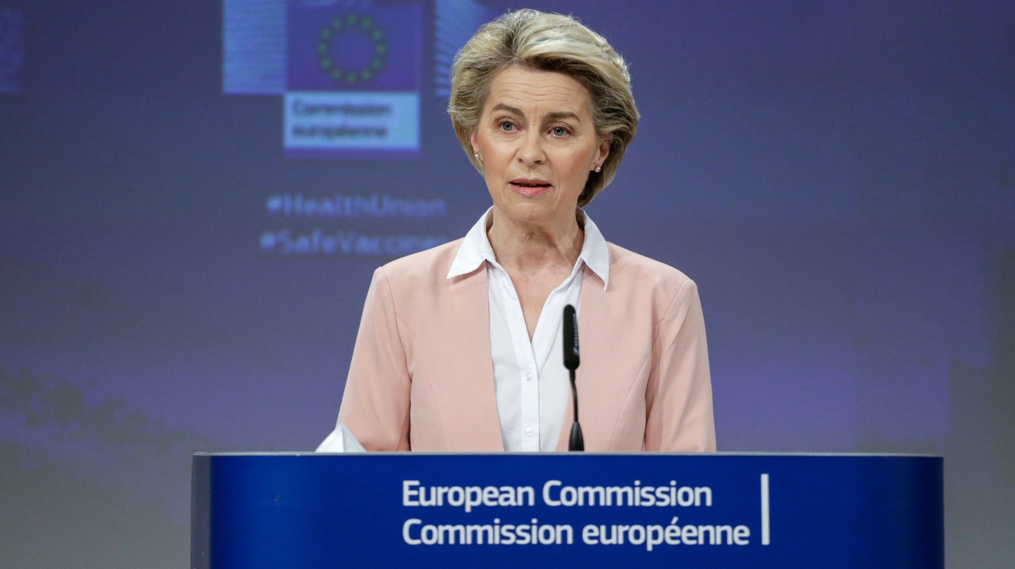 epa09018447 European Commission President Ursula von der Leyen gives a press conference on the HERA Incubator to anticipate the threat of the coronavirus variants at the European Commission Headquarters in Brussels, Belgium, 17 February 2021.  EPA/ARIS OIKONOMOU / POOL