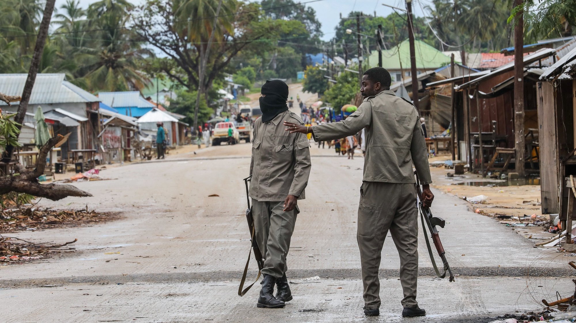 epa09131130 Mozambique army soldier patrols the streets of Palma, Cabo Delgado, Mozambique, 12 April 2021. The violence unleashed more than three years ago in Cabo Delgado province escalated again about two weeks ago, when armed groups first attacked the town of Palma.  EPA/JOAO RELVAS