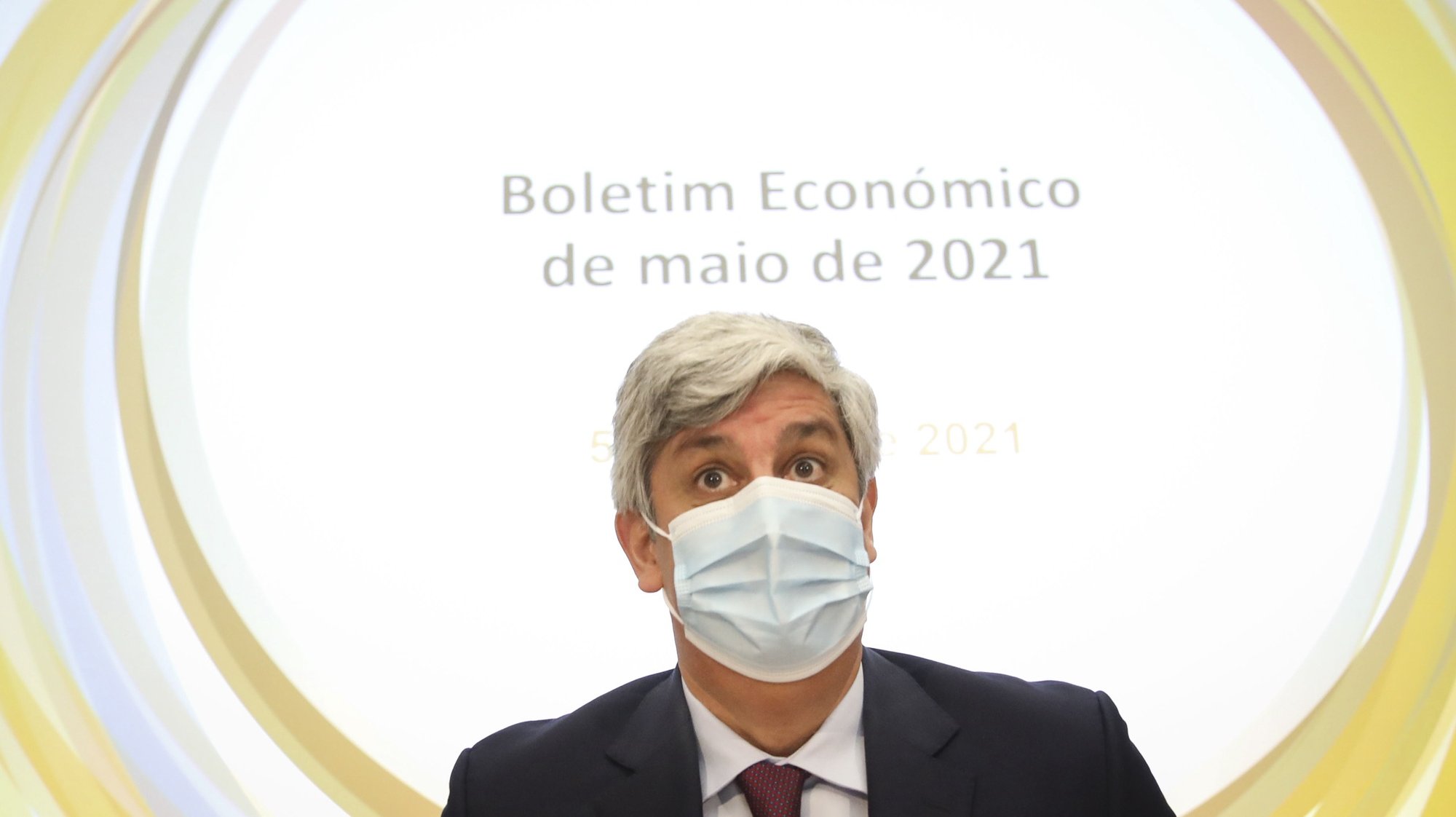 O governador do Banco de Portugal (BdP), MÃ¡rio Centeno, durante uma conferÃªncia de imprensa do Boletim EconÃ³mico, onde faz uma anÃ¡lise aprofundada da evoluÃ§Ã£o da economia portuguesa em 2020,  em Lisboa, 05 de maio de 2021. ANDRÃ‰ KOSTERS/LUSA