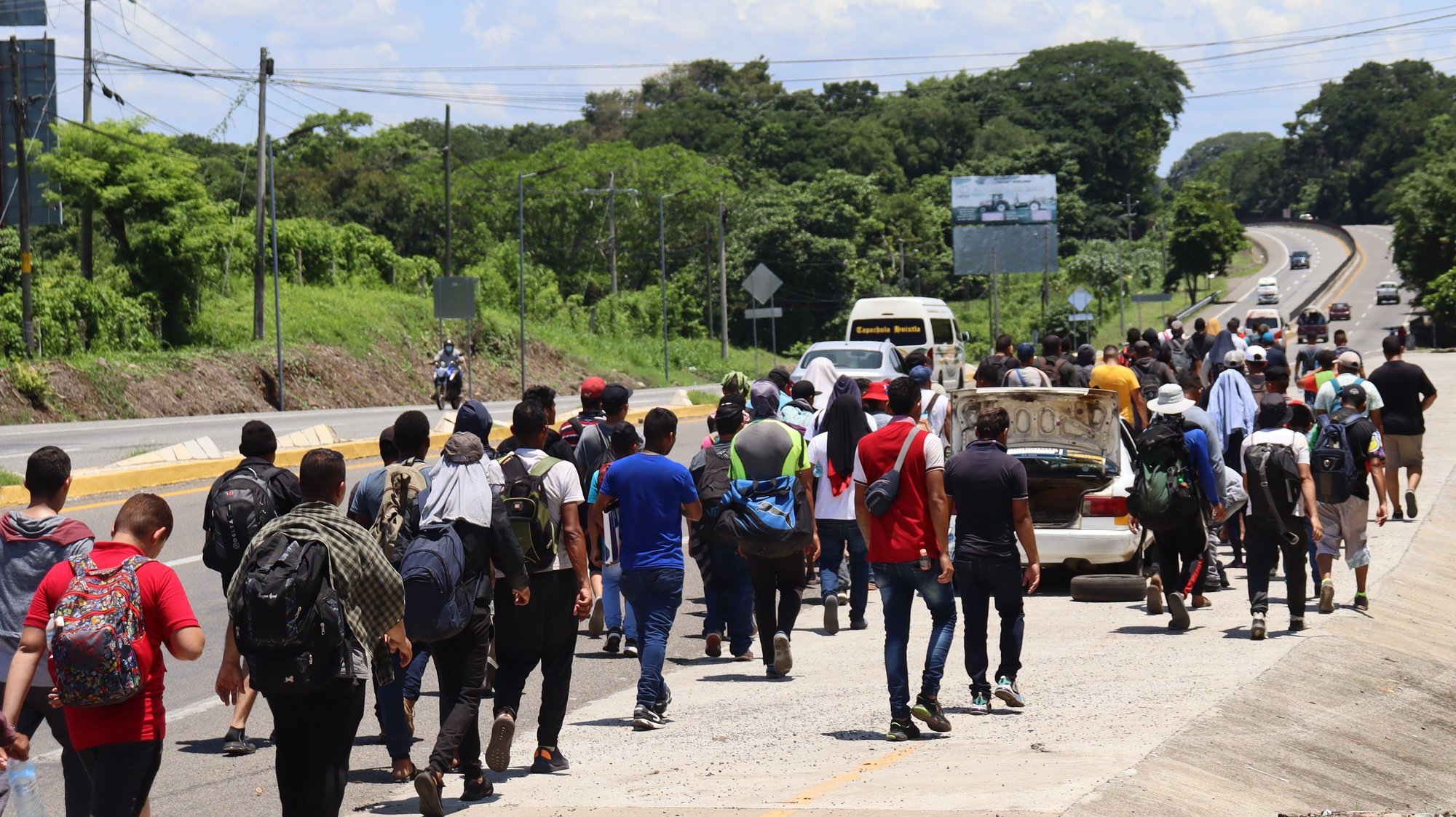 epa10069623 Hundreds of migrants walk in the city of Tapachula, in Chiapas, Mexico, 13 July 2022. A new caravan of nearly 200 Venezuelan migrants left from the regularization offices of the National Institute of Migration (INM), on the southern border of Mexico due to the saturation that exists to process temporary permits.  EPA/Juan Manuel Blanco