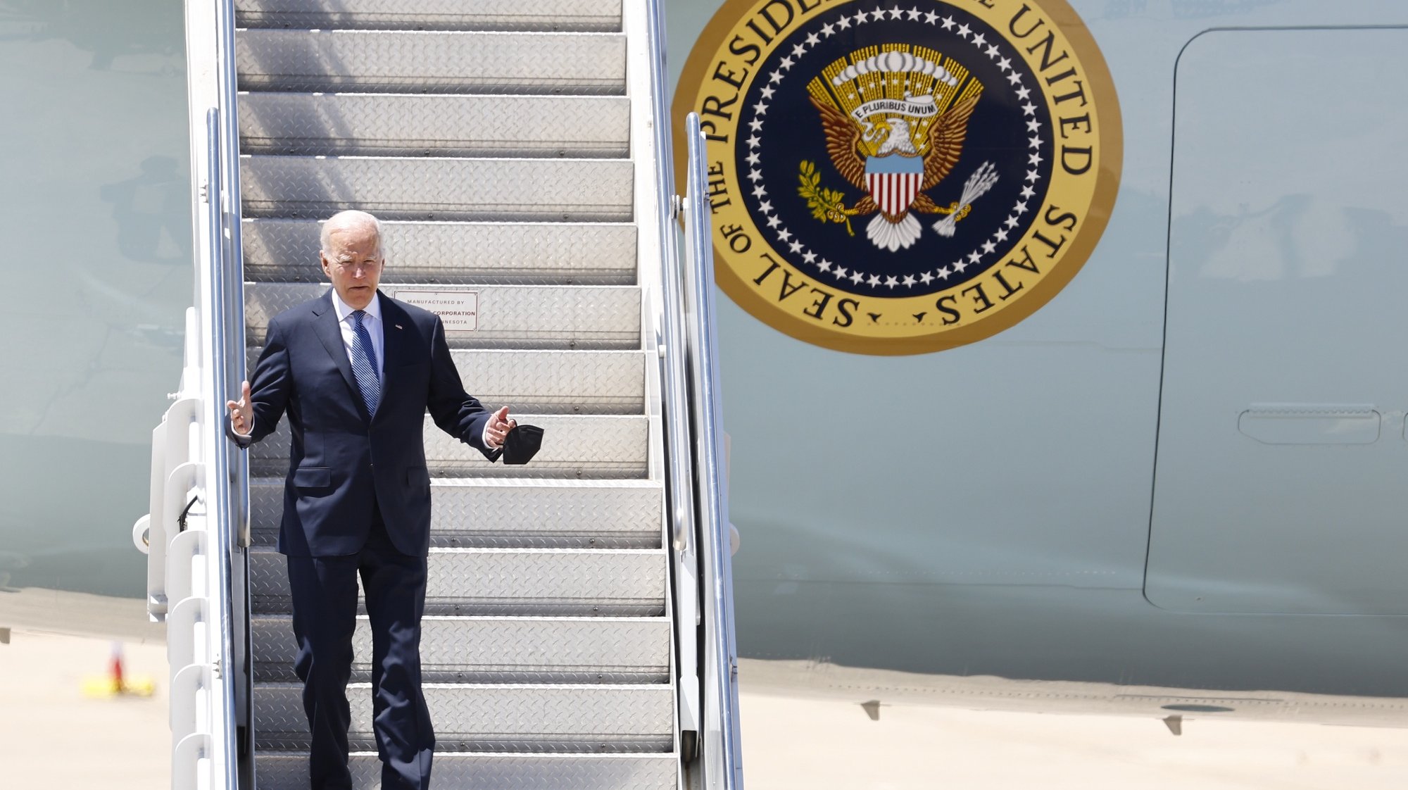 epa10038484 US President, Joe Biden, descends the stairs of Air Force One upon his arrival at the airbase of Torrejon de Ardoz, in Madrid, Spain, 28 June 2022. Heads of State and Government from NATO&#039;s member countries and key partners are gathering in Madrid to discuss important issues facing the Alliance and endorse NATO&#039;s new Strategic Concept, the Organization said.  EPA/J.J. Guillen / POOL