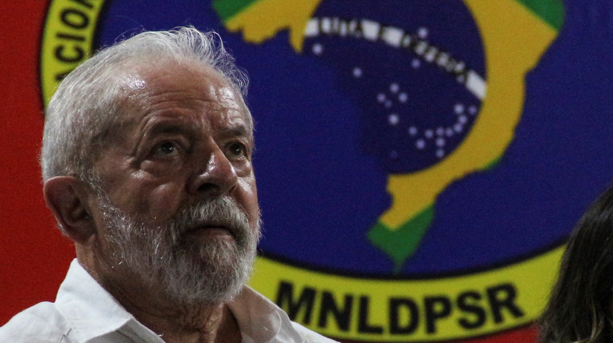 epa09654513 Former president Luiz Inacio Lula da Silva attends a meeting with homeless groups in Sao Paulo, Brazil, 22 December 2021. da Silva is a front runner in the 2022 elections in Brazil.  EPA/Carlos Meneses