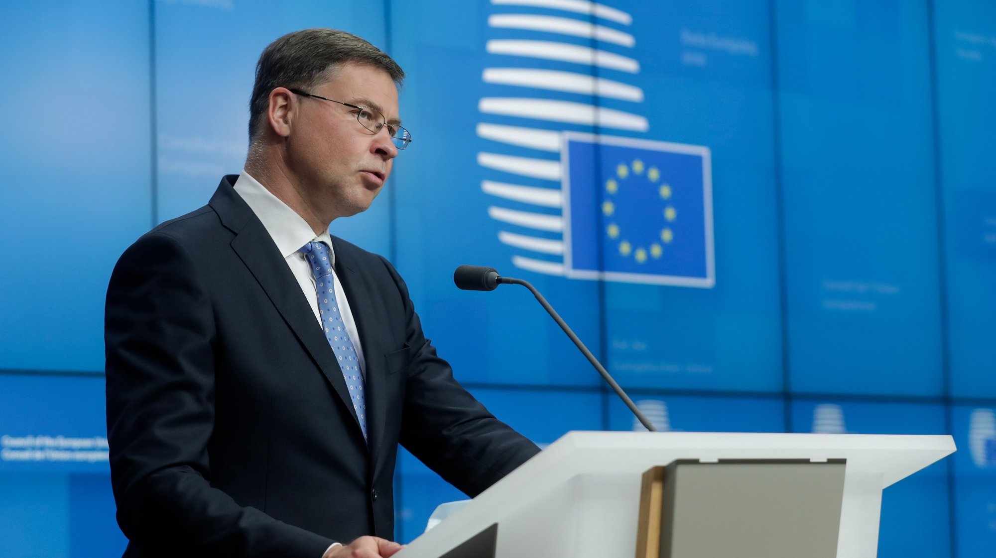Valdis Dombrovskis, vice-presidente da comissão europeia, uma conferência de imprensa, Bruxelas, Bélgica, 13 de julho de 2021