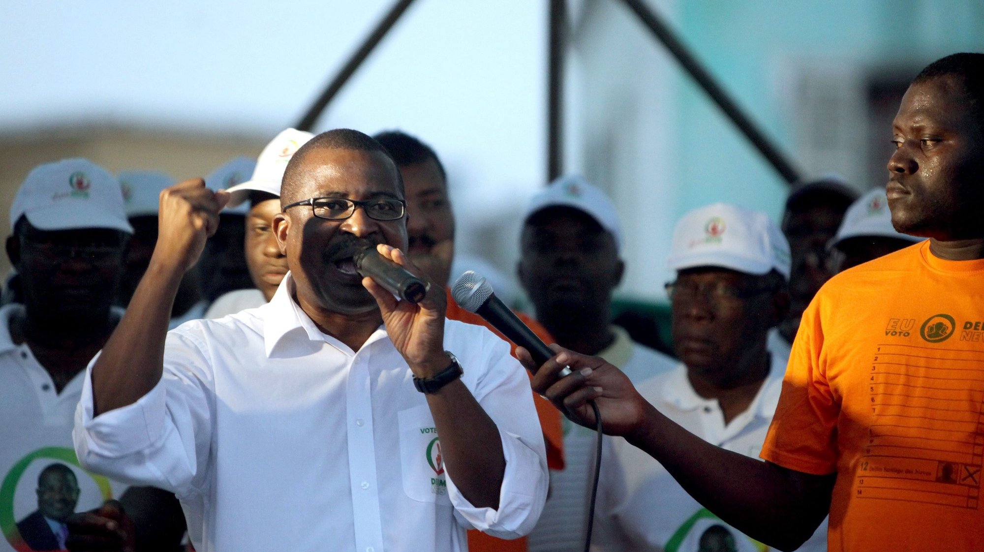 epa02825390 Delfim Neves, independent presidential candidate, delivers a speech during a rally in Sao Tome, Sao Tome and Principe, 15 July 2011. The elections are scheduled for 17 July 2011.  EPA/JOSE COELHO