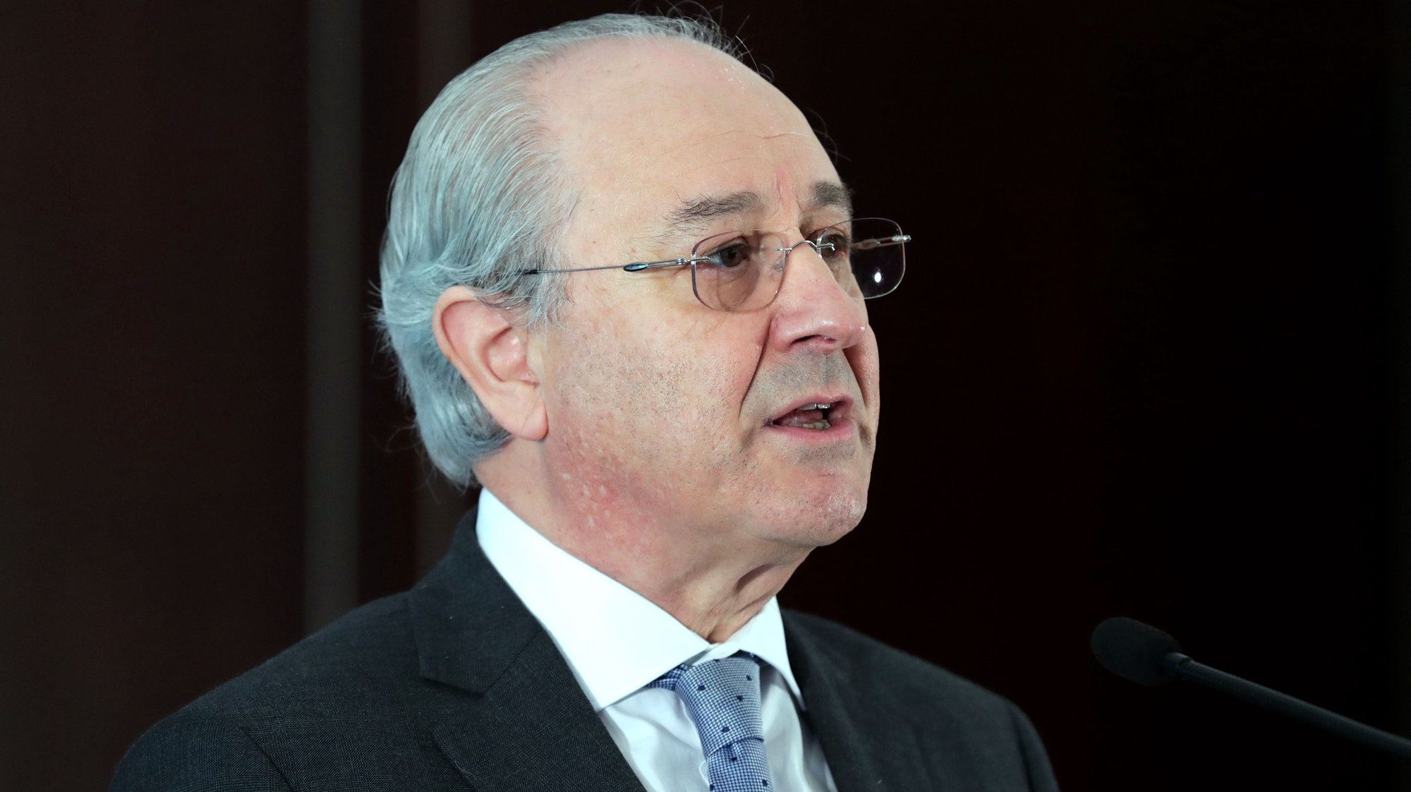 O presidente do PSD, Rui Rio, durante uma declaração de reação sobre a Operação Marquês e o estado da Justiça, num hotel do Porto, 12 de abril de 2021. ESTELA SILVA/LUSA
