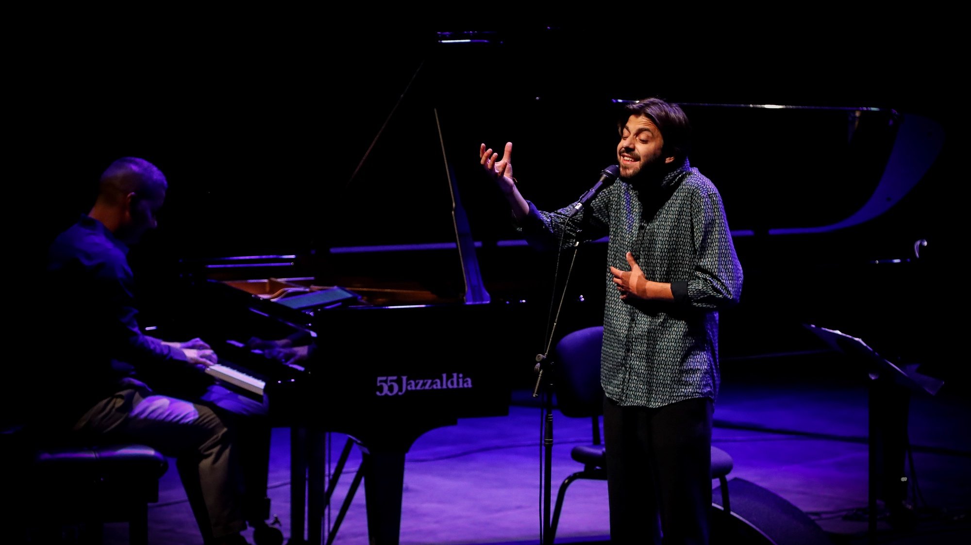 epa08563951 Portuguese singer Salvador Sobral (R), the winner of the 2017 Eurovision Song Contest,  performs at the Kursaal Congress Center and Auditorium in San Sebastian, northern Spain, 24 July 2020. The performance was part of the 55th edition of the San Sebastian Jazz Festival (officially titled &#039;Heineken Jazzaldia&#039;), which runs from 22-26 July.  EPA/JAVIER ETXEZARRETA