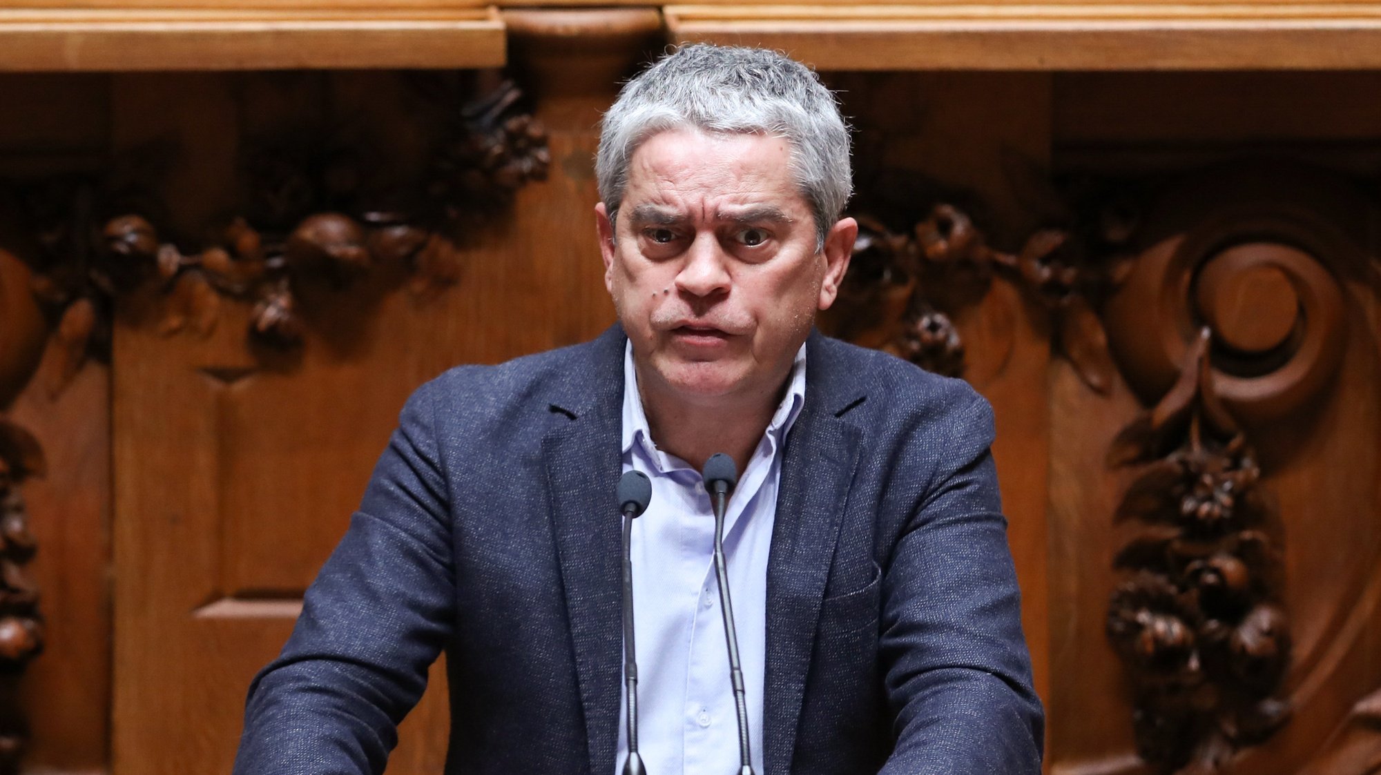 O deputado do Partido Ecologista &quot;Os Verdes&quot; (PEV) José Luís Ferreira intervém no debate o sobre a participação de Portugal na Cooperação Estruturada Permanente, que decorreu na Assembleia da República, em Lisboa, 31 de março de 2021. ANTÓNIO COTRIM/LUSA