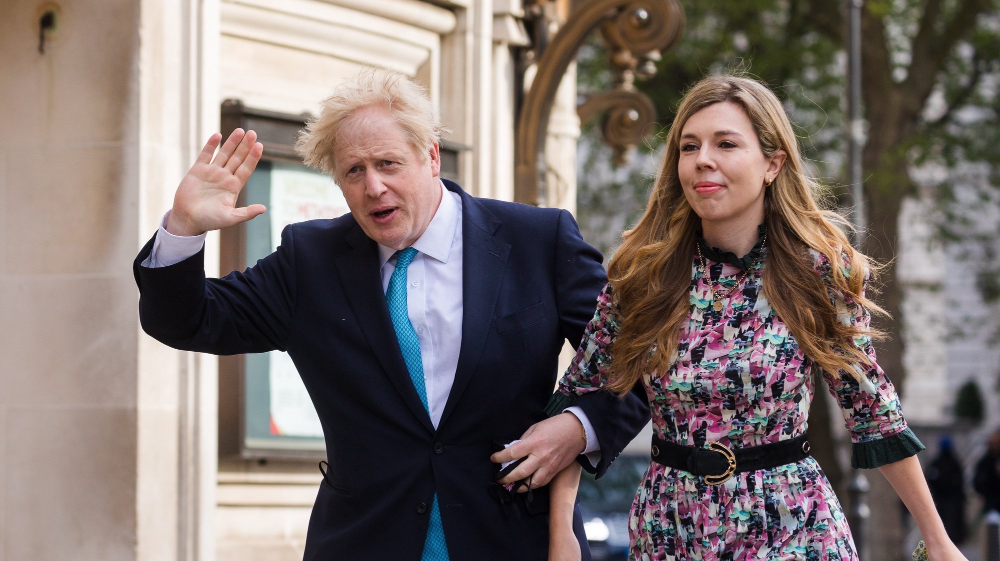 epa09236483 (FILE) - Britain&#039;s Prime Minster Boris Johnson (L) and his partner Carrie Symonds arrive at a polling station to cast their votes for the local elections in London, Britain, 06 May 2021 (reissued 30 May 2021). Boris Johnson has married his fiancee Carrie Symonds in a private wedding ceremony on Saturday, 29 May 2021, Downing Street has confirmed.  EPA/VICKIE FLORES *** Local Caption *** 56873584