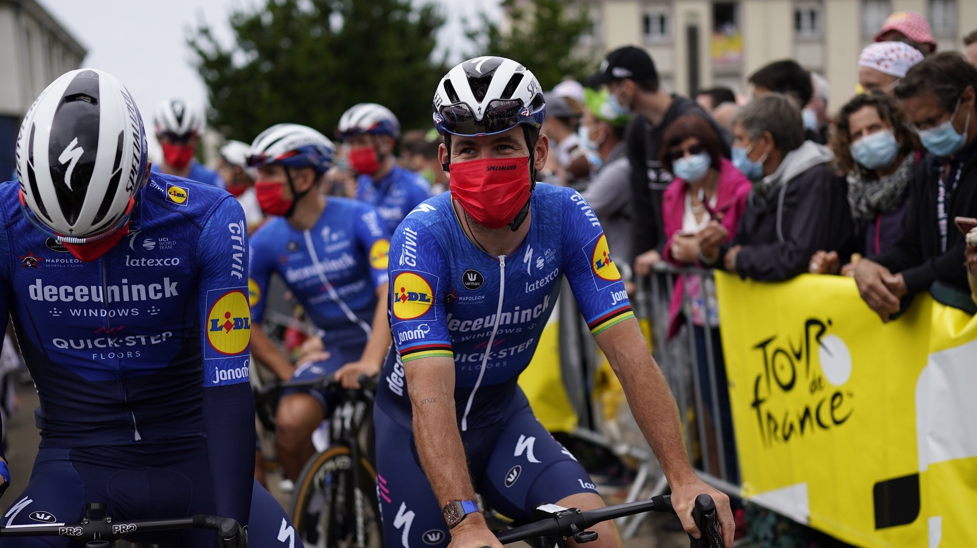 epa09302392 British rider Mark Cavendish of the Deceuninck Quick-Step team at the start of the 1st stage of the Tour de France 2021 over 197.8km from Brest to Landerneau, France, 26 June 2021.  EPA/DANIEL COLE / POOL
