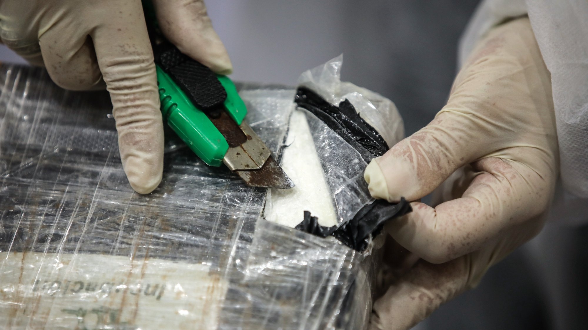 Apreensão de grande quantidade de cocaína transportada por via marítima