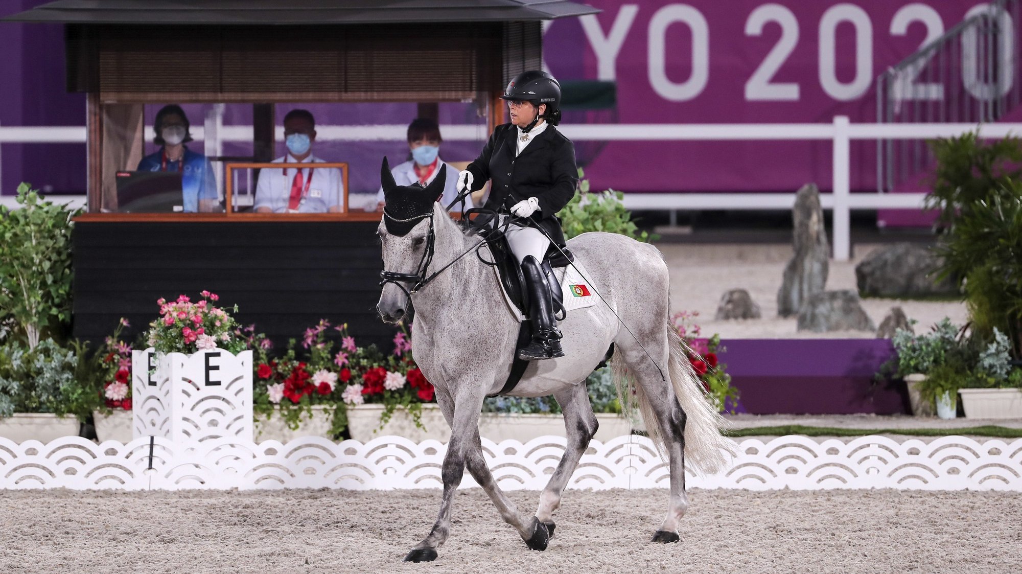 A cavaleira portuguesa Ana Veiga com o seu cavalo &quot;Convicto&quot;, durante a prova equestre de dressage individual grau I, esta tarde no Parque Equestre de Tóquio, nos jogos Paralímpicos de Tóquio2020, Japão, 27 de agosto de 2021. MIGUEL A. LOPES/LUSA