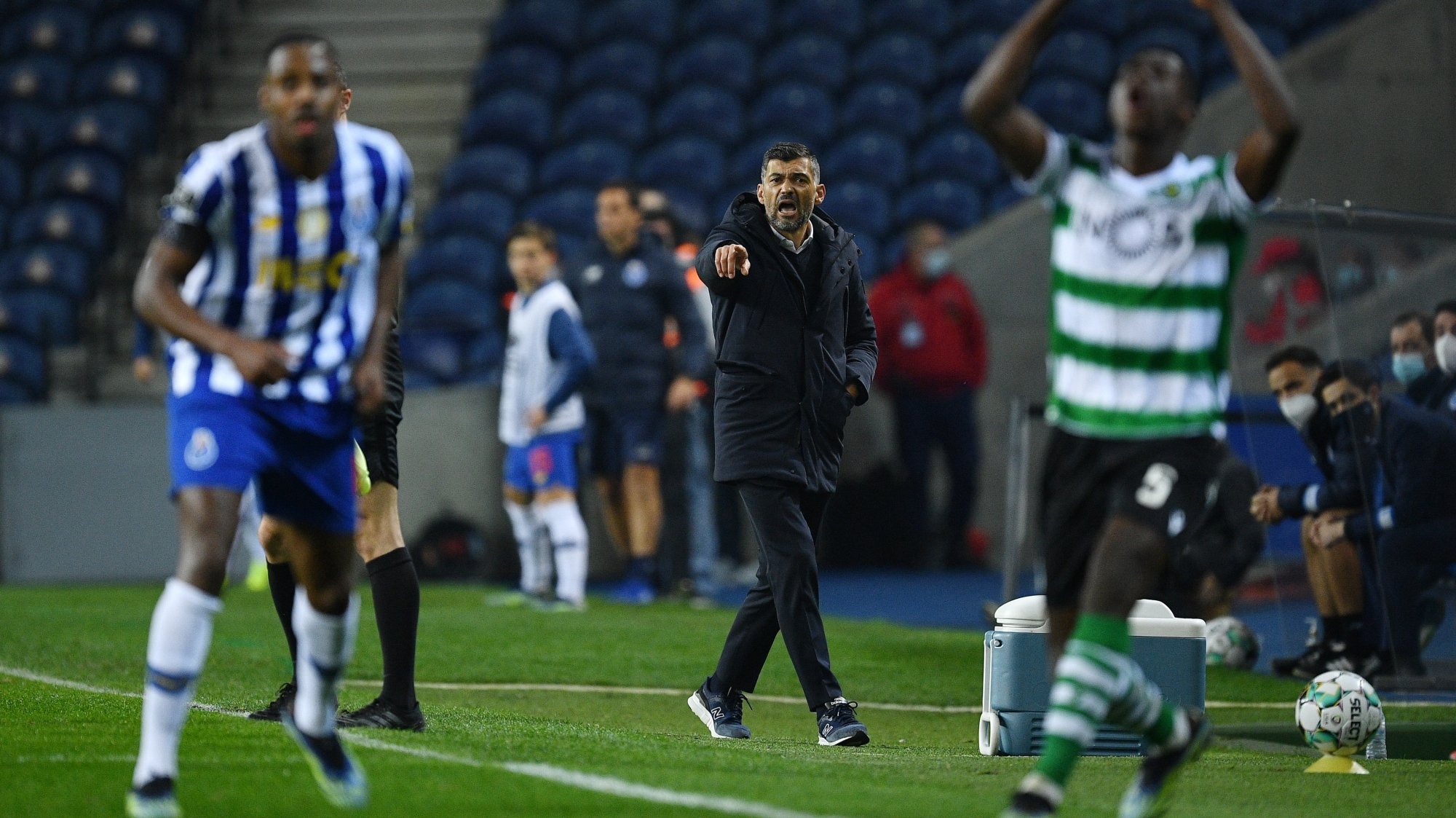 Sérgio Conceição destacou que FC Porto voltou a ser superior no clássico frente ao Sporting mas que não conseguiu materializar esse domínio