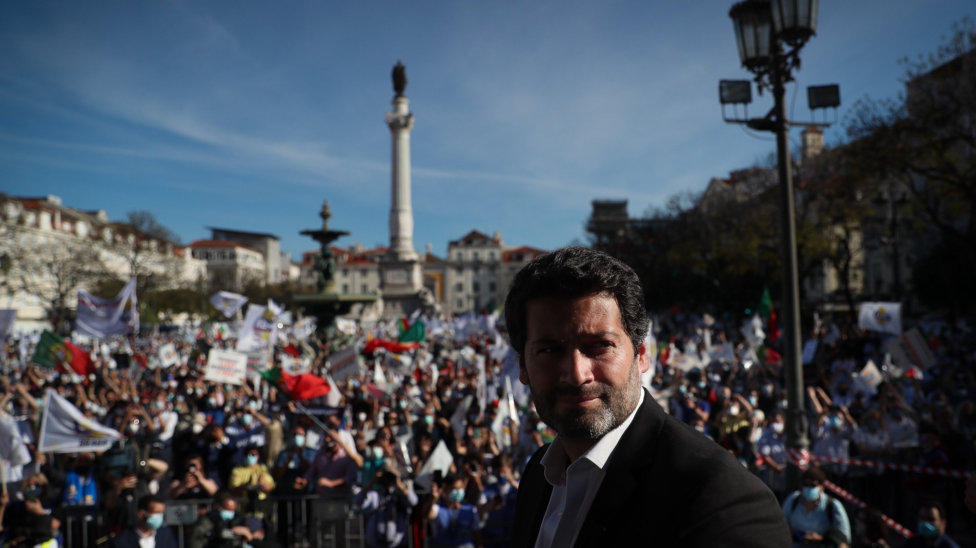 O líder do Chega, André Ventura, participa na manifestação contra a ilegalização do partido, em Lisboa, 18 de abril de 2021. MÁRIO CRUZ/LUSA
