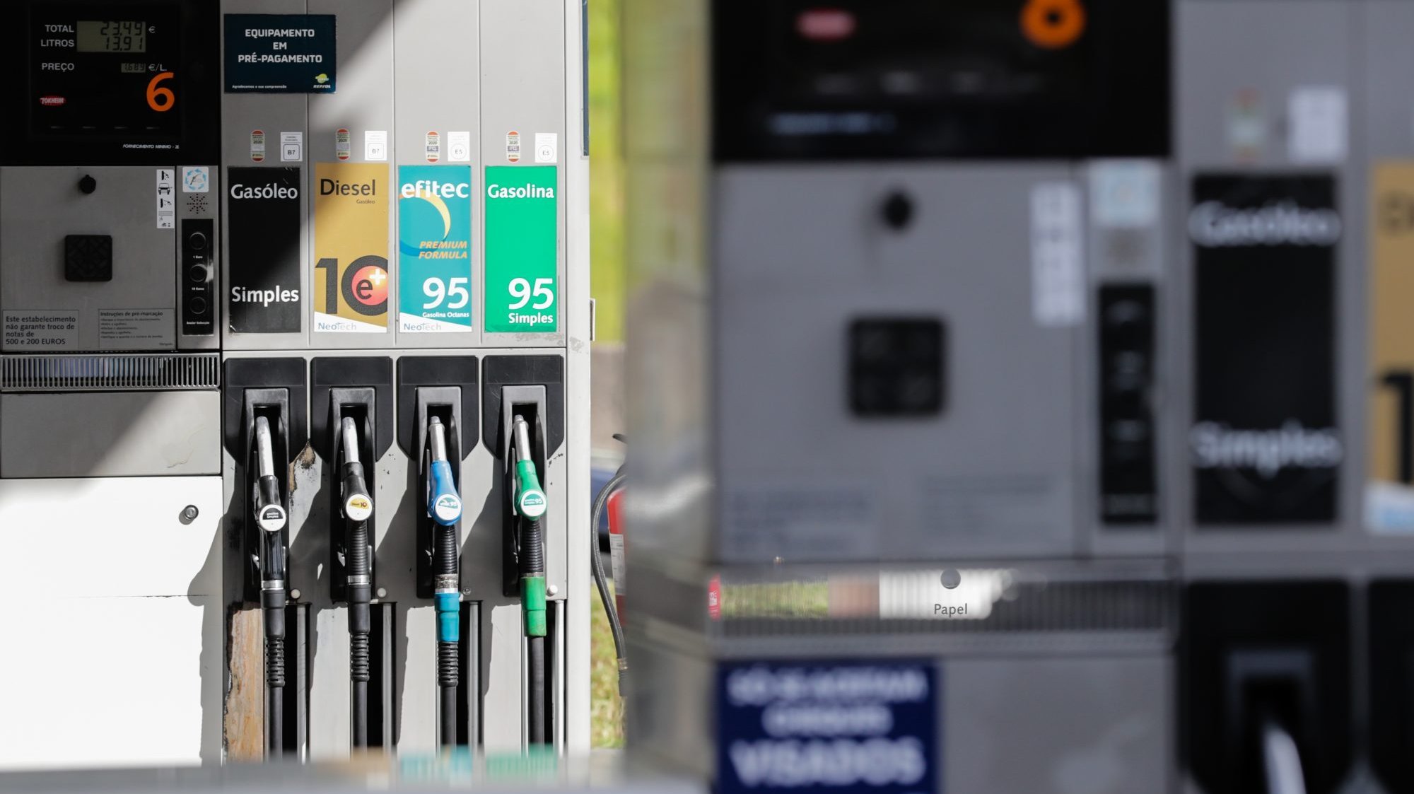 O consumo de gasolina subiu 112,05% em abril e o dos restantes gasóleos aumentou 61,69%