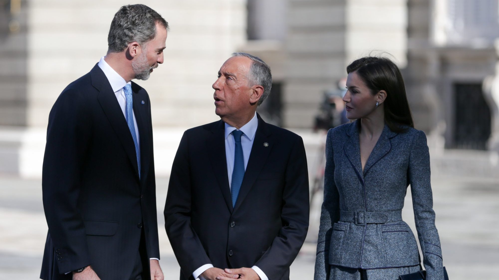 Marcelo Rebelo de Sousa teve um &quot;muito breve&quot; encontro ao fim da manhã com Felipe VI e a mulher, Letícia, no Palácio Real de Madrid