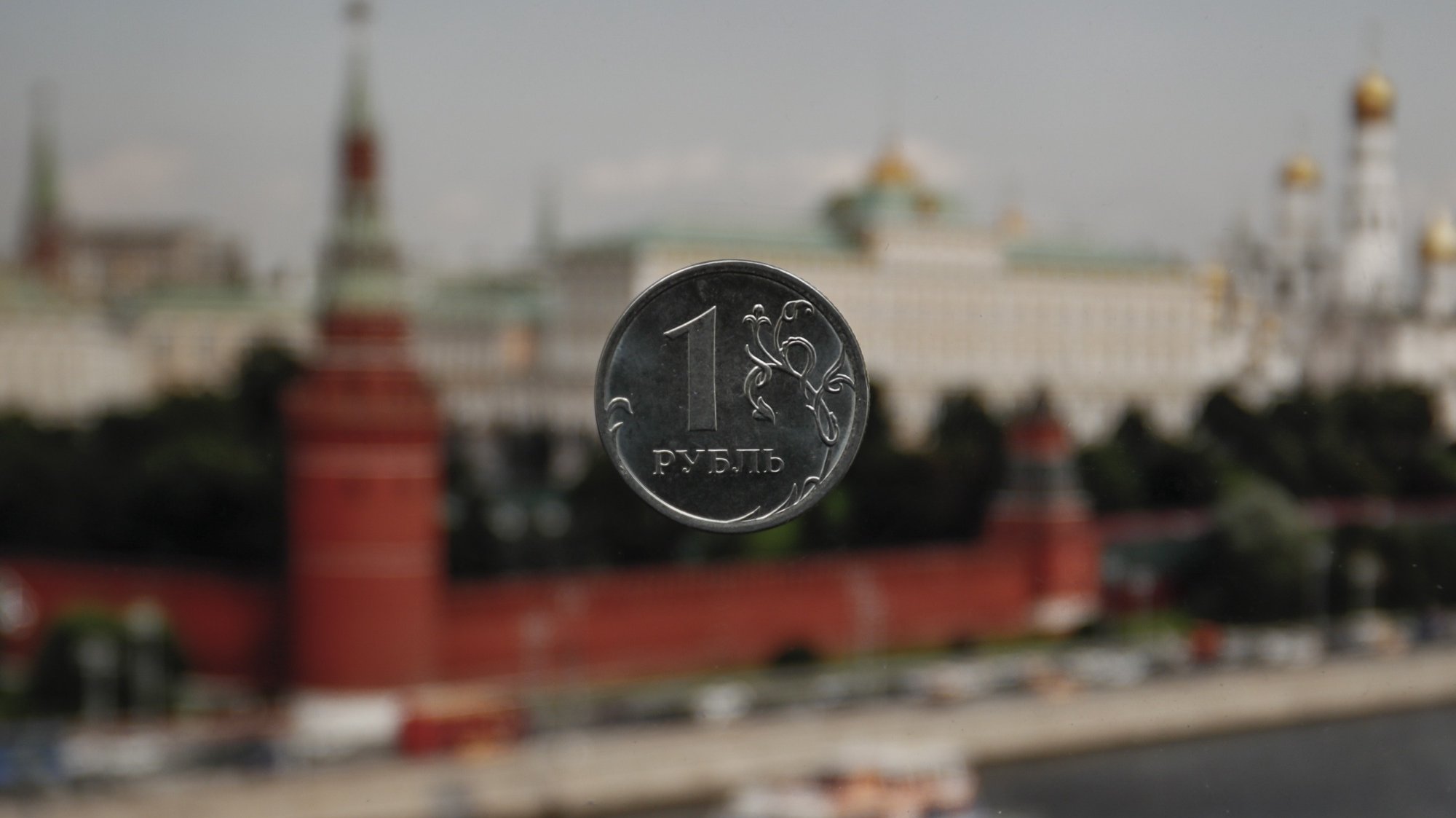 epa09900392 A photo illustration shows Russian ruble coin in Moscow, Russia, 21 April 2022. The Russian ruble continues to strengthen against other currencies and has reached 77,08 for the US Dollar and  83,27 for the Euro.  EPA/YURI KOCHETKOV