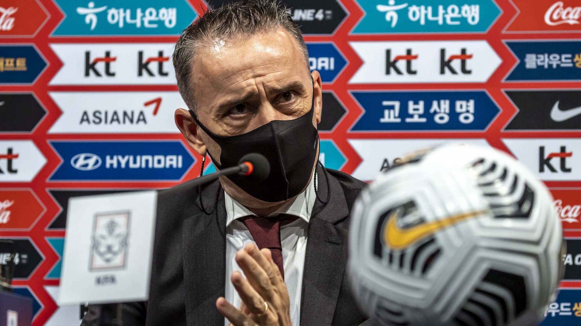 epa09323212 Head coach of the South Korean men&#039;s World Cup team Paulo Bento speaks about draws for the final round in the Asian qualifying for the 2022 World Cup during a news conference at the National Football Center in Paju, north of Seoul, South Korea, 05 July 2021. In the draws conducted July 1, South Korea, world No. 39, was included in Group A with Iran (31st), Iraq (68th), the United Arab Emirates (73rd), Syria (79th) and Lebanon (93rd).  EPA/YONHAP SOUTH KOREA OUT