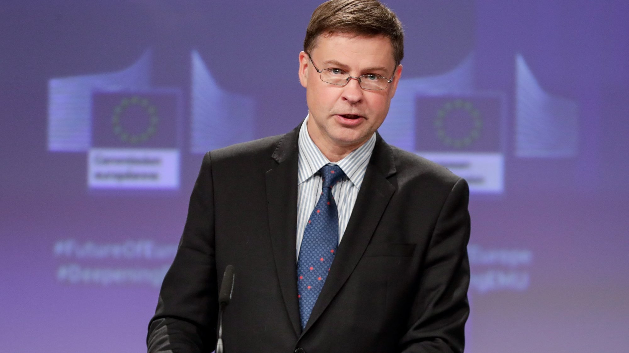 O vice-presidente da Comissão Europeia, Valdis Dombrovskis, apresentou o &quot;pacote de outono&quot; com recomendações aos estados-membros