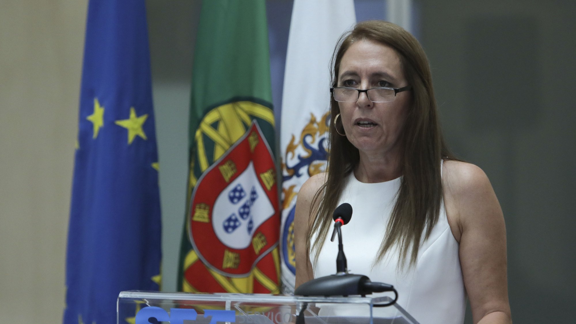A diretora Nacional do SEF, Cristina Gatões intervém na cerimónia comemorativa do 43.º aniversário do SEF - Serviço de Estrangeiros e Fronteiras, esta tarde na sede do mesmo em Oeiras. 28 de junho de 2019 . MIGUEL A. LOPES/LUSA