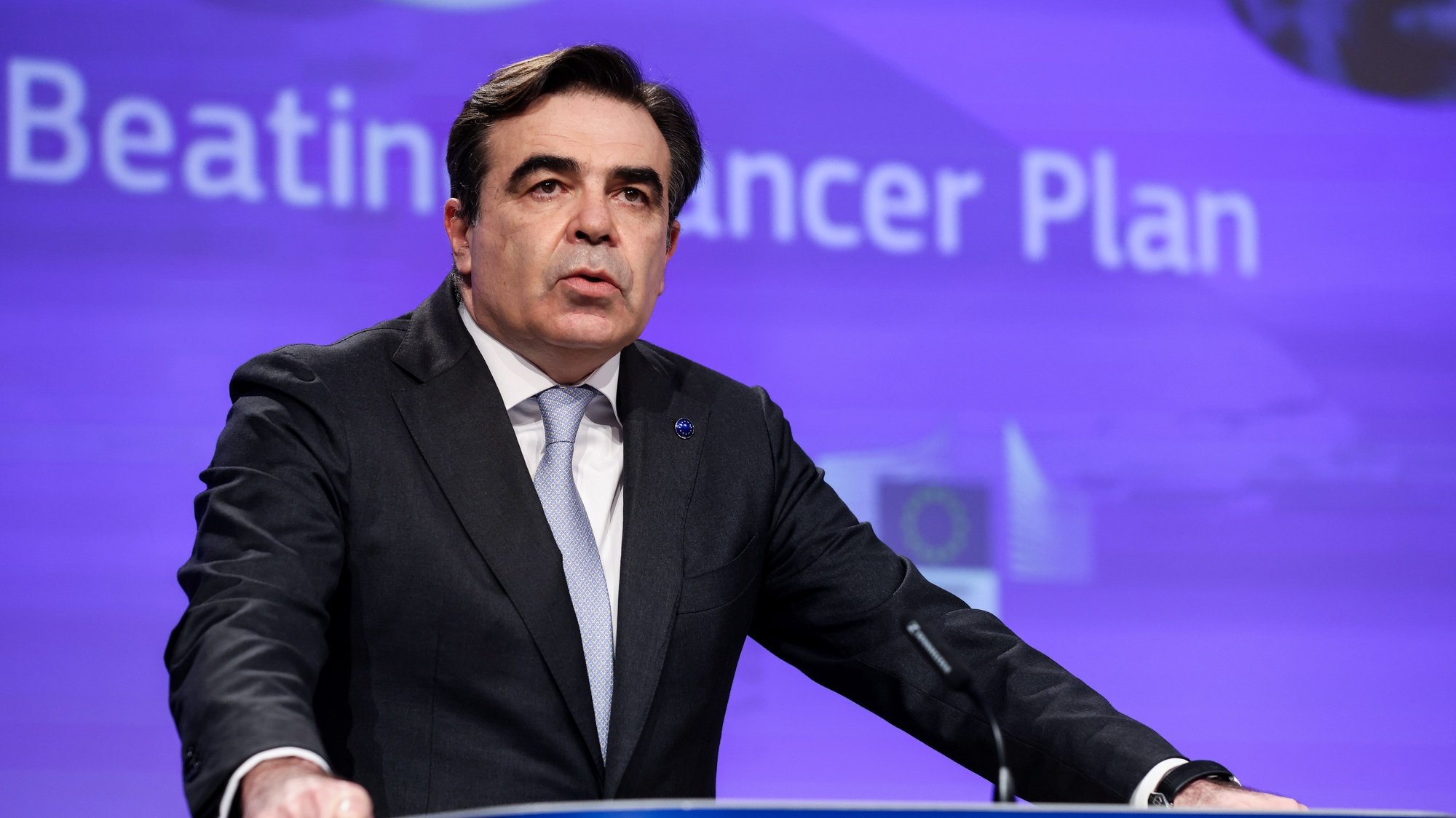 epa08984181 European Commission vice-president for &#039;Protecting our European Way of Life&#039; Margaritis Schinas speaks during a press conference on Europe&#039;s Beating Cancer Plan at the European Union headquarters in Brussels, Belgium, 03 February 2021.  EPA/KENZO TRIBOUILLARD / POOL
