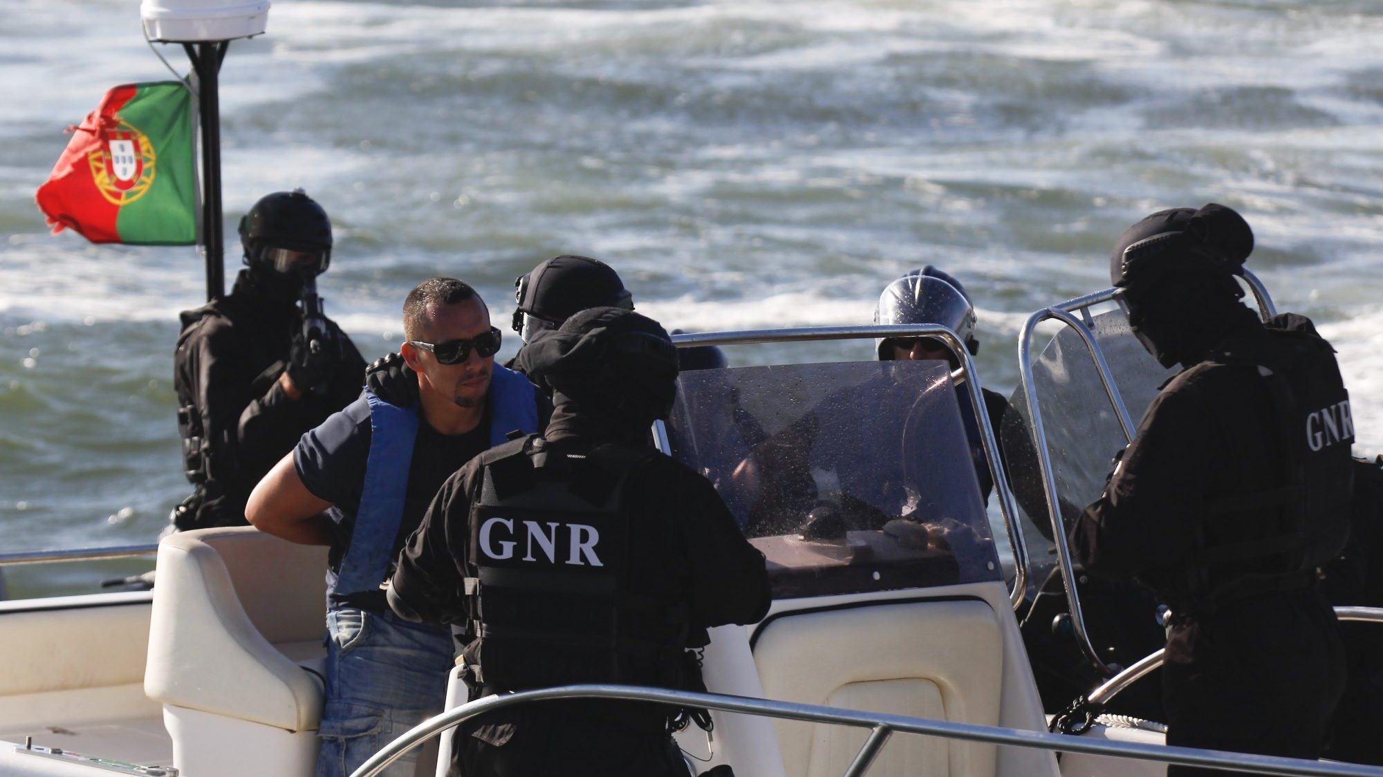 Simulacro de apreensão de droga pela Unidade de Controlo Costeiro da GNR