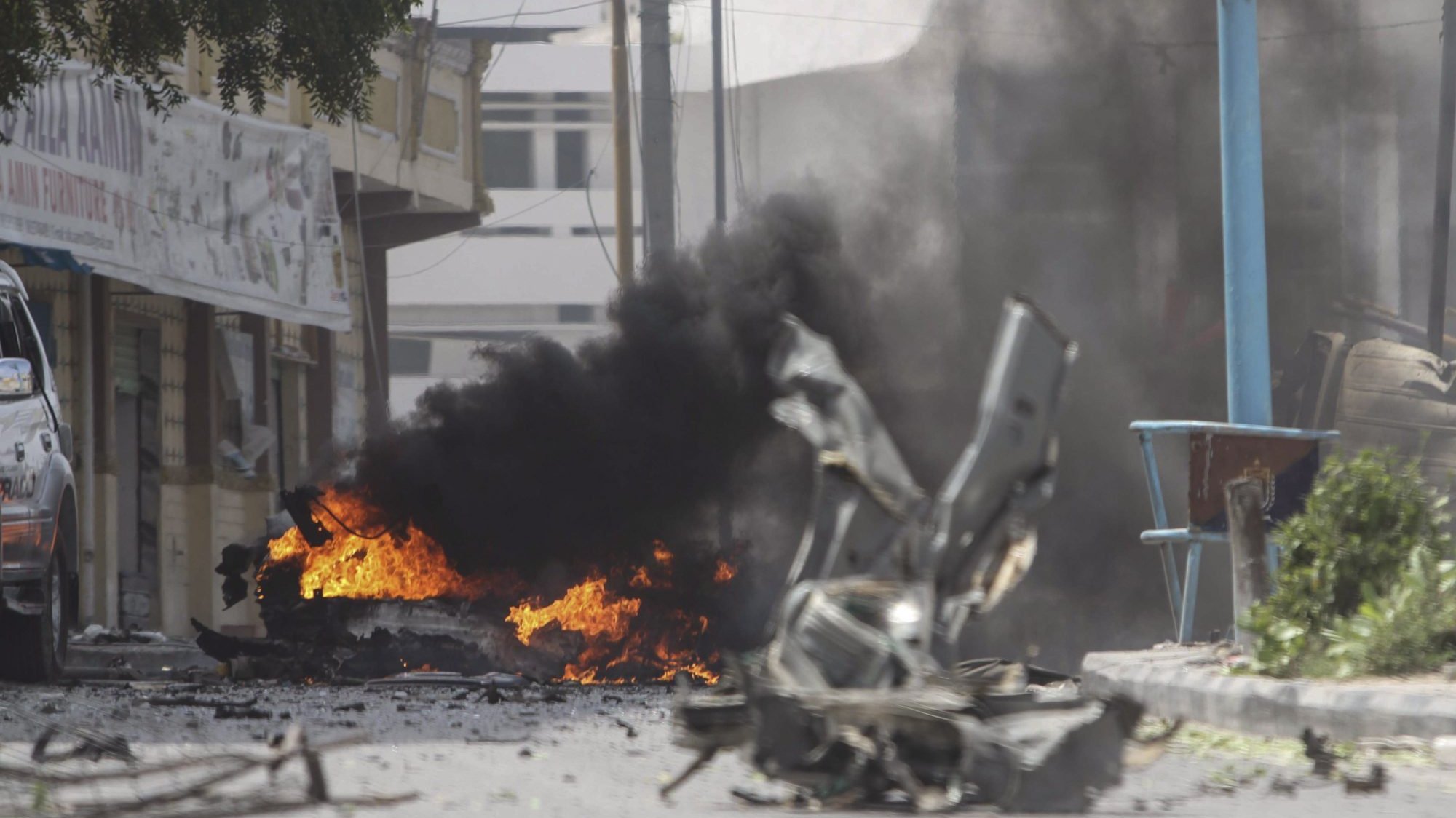 Tiroteios e explosões fizeram-se sentir esta sexta-feira na cidade de Mogadíscio