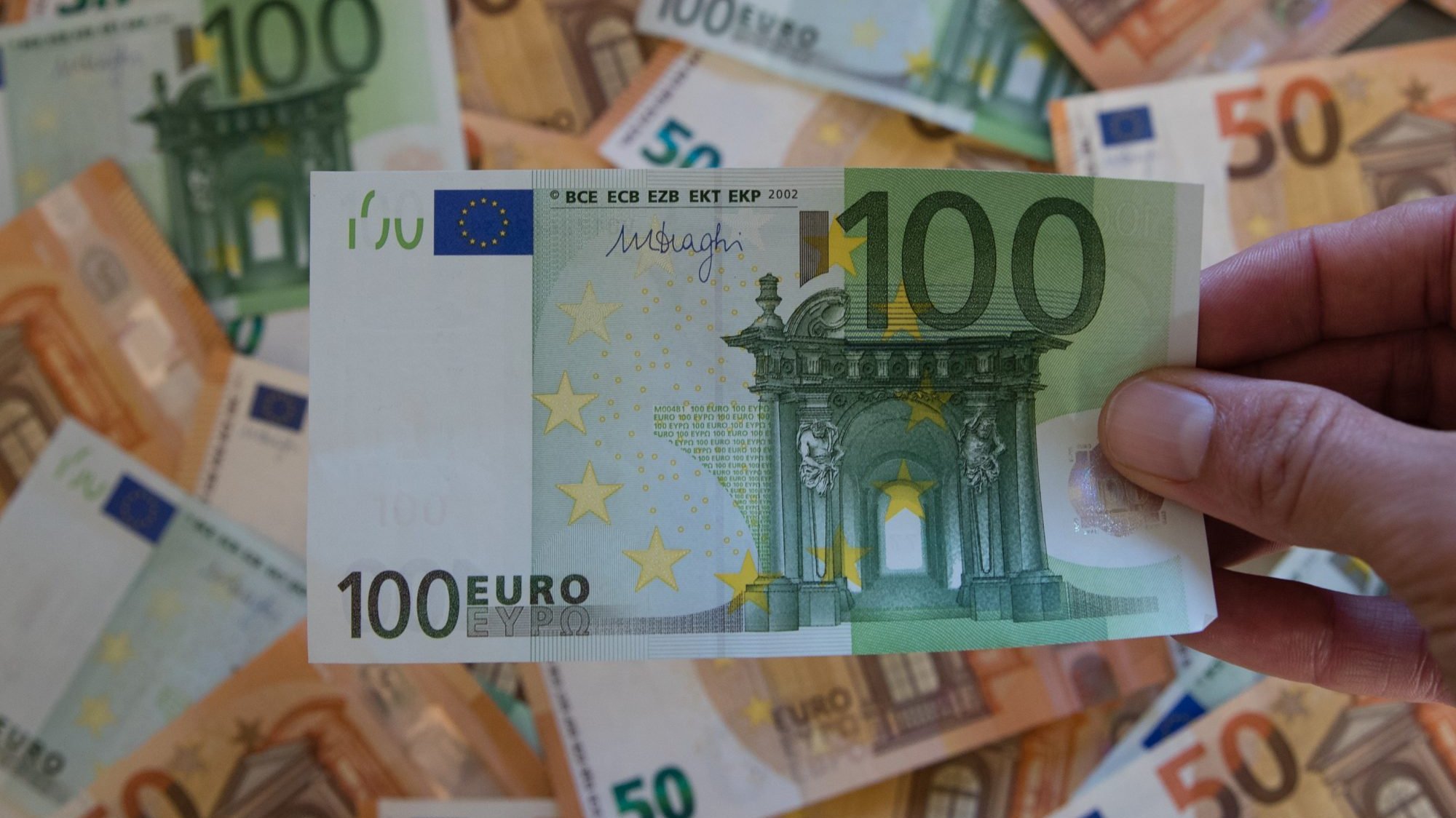 Notas euro dinheiro