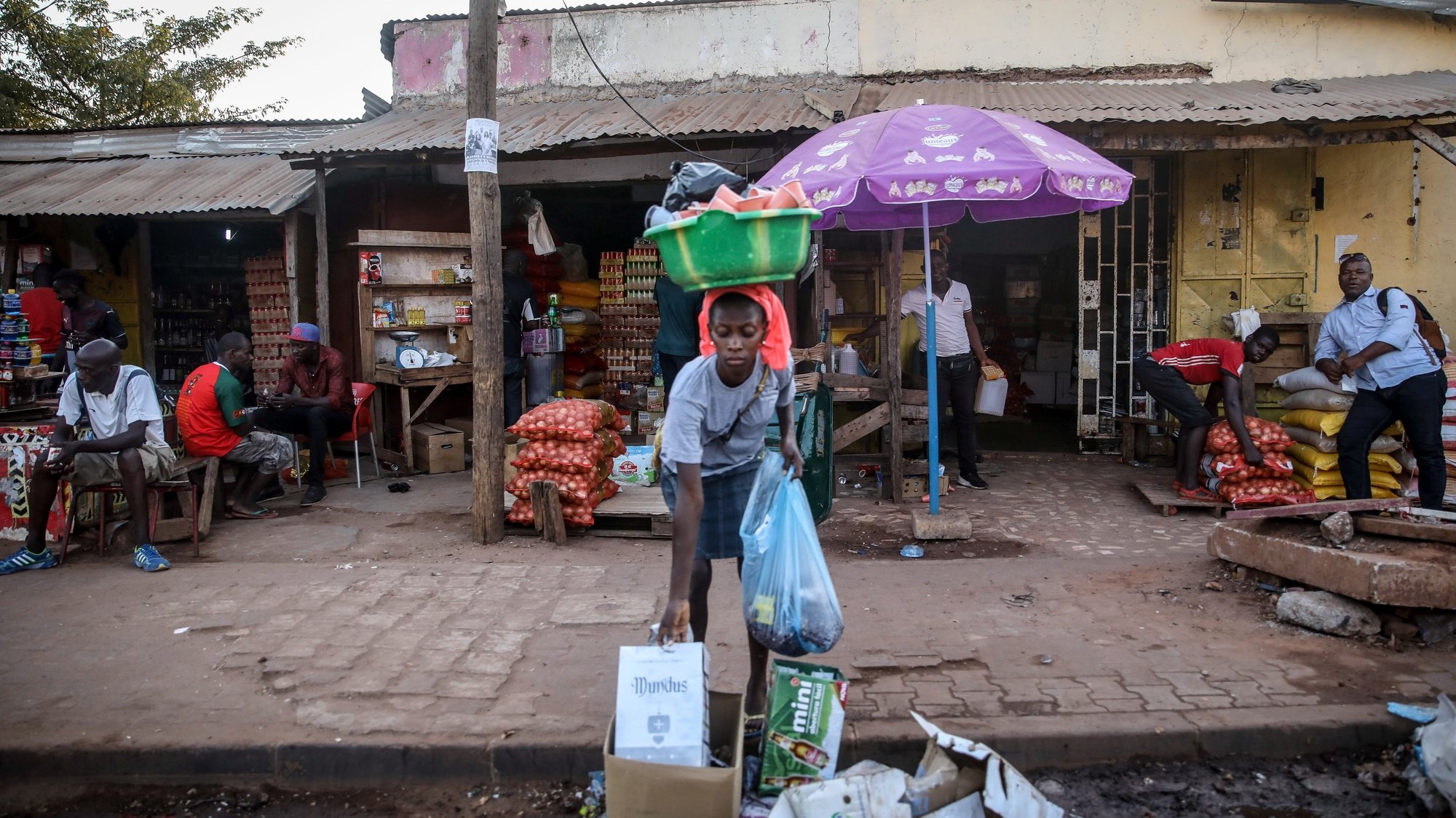 Quotidiano nas ruas de Bissau, Guiné-Bissau, 23 de novembro de 2019. ANDRÉ KOSTERS/LUSA