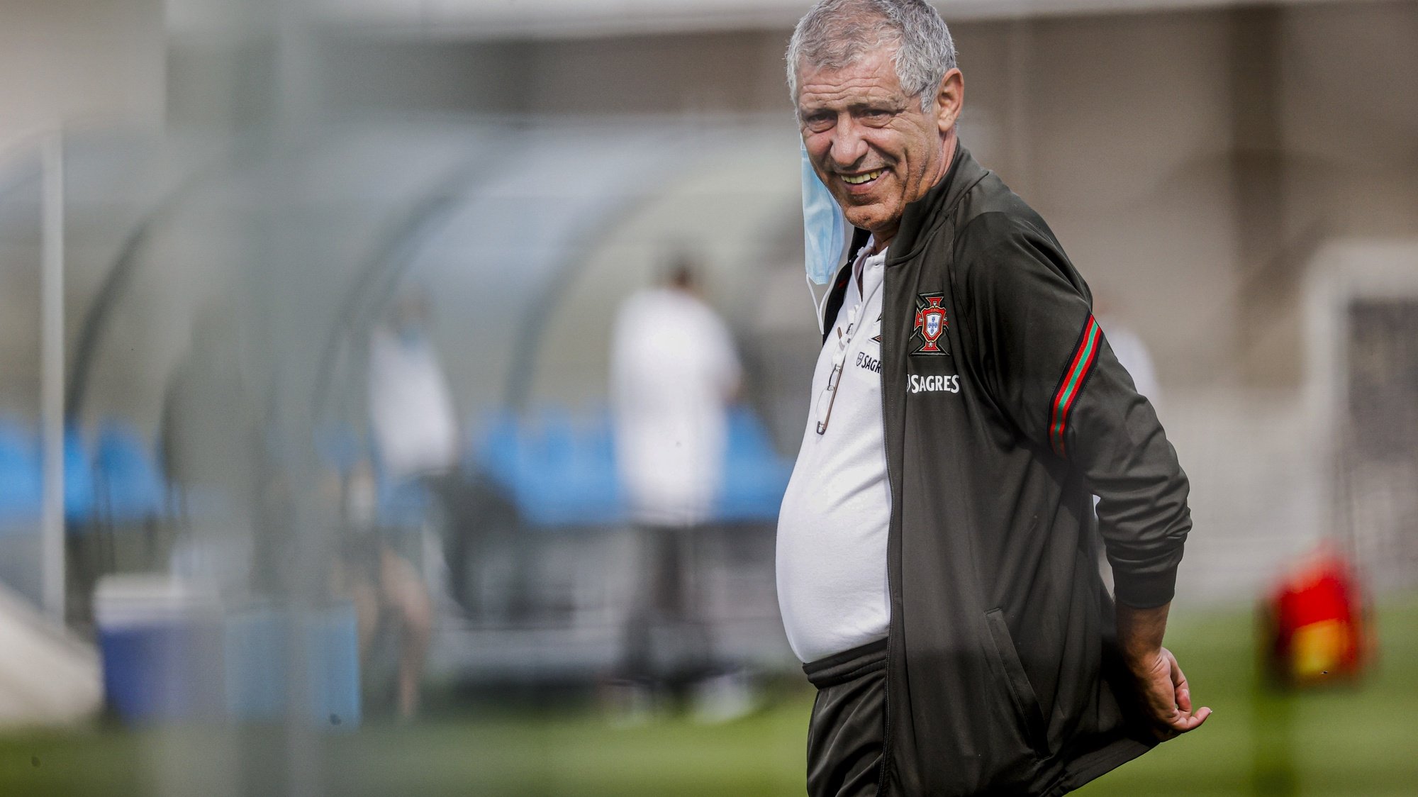 A handout photo made available by Portuguese Football Federation shows Portugal national soccer team head coach Fernando Santos during a training session for the upcoming UEFA Nations League soccer match with France to be held next 11th October in Paris, Lisbon, Portugal, 8th October 2020. DIOGO PINTO/FEDERAÇÃO PORTUGUESA DE FUTEBOL/LUSA