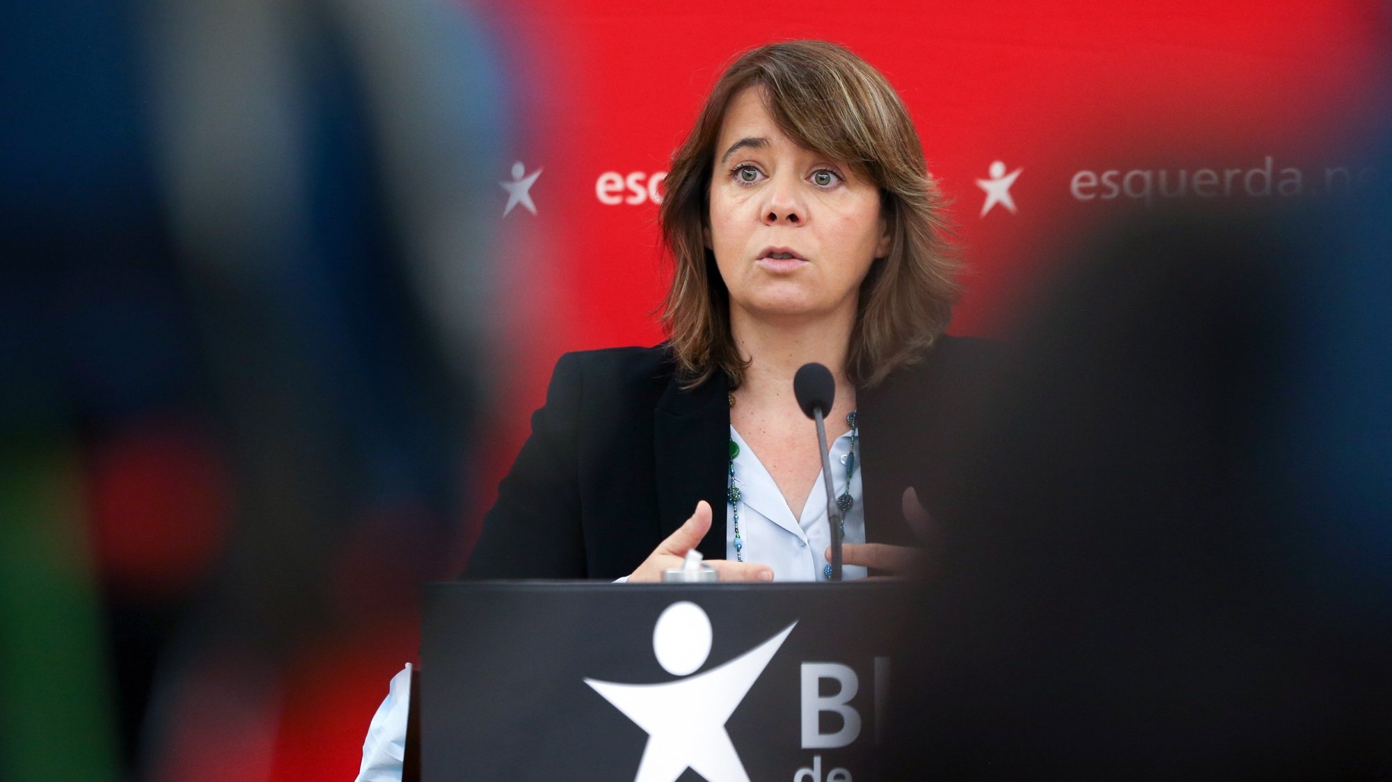 A coordenadora do Bloco de Esquerda (BE), Catarina Martins, durante a conferência de imprensa sobre medidas a adotar no quadro do Estado de Emergência, na sede do partido em Lisboa, 12 de novembro de 2020. MANUEL DE ALMEIDA/ LUSA