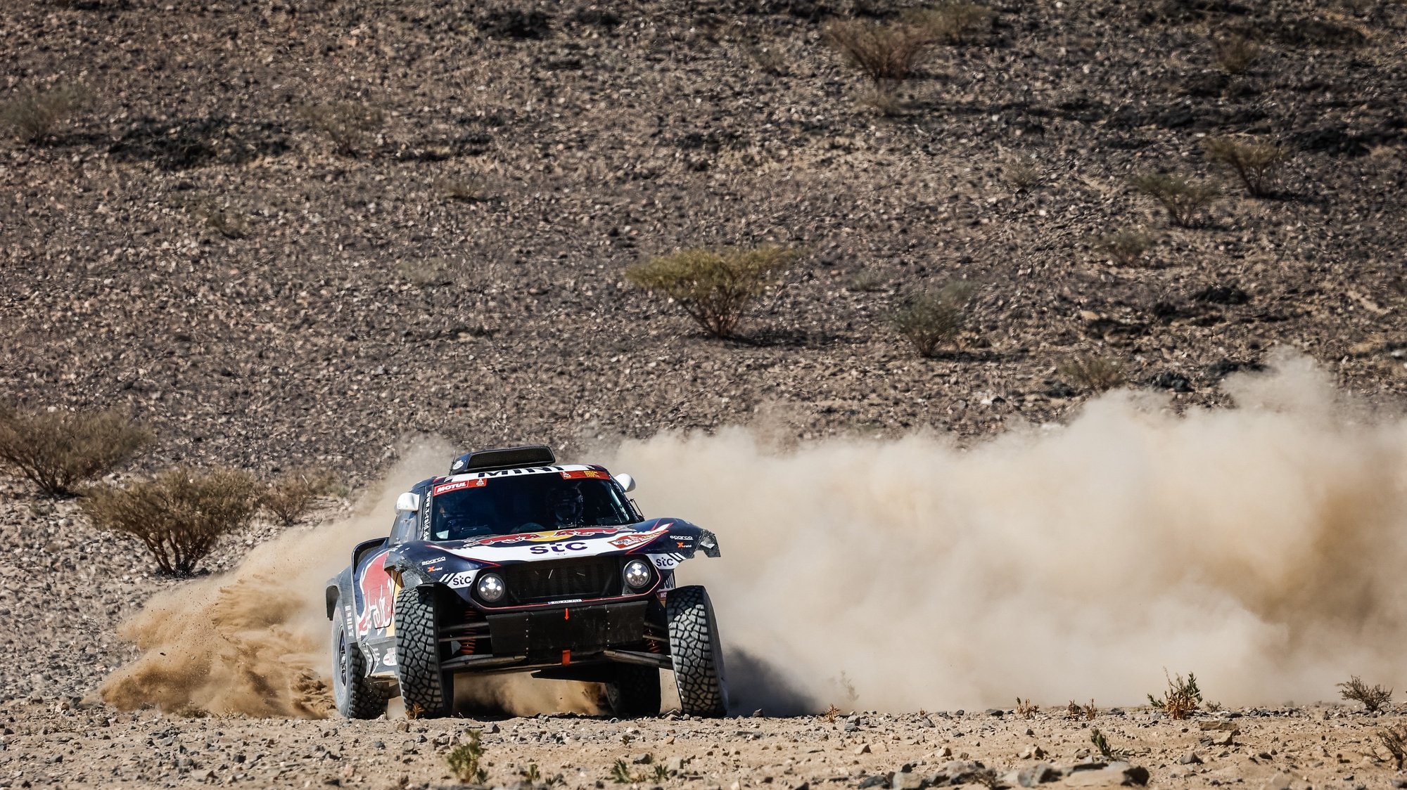 epa08916540 A handout photo made available by ASO of Carlos Sainz Carlos and Lucas Cruz of Spain, Mini, X-Raid Mini JCW Team, in action during the 1st stage of the Dakar 2021 between Jeddah and Bisha, in Saudi Arabia on January 3, 2021.  EPA/Florent Gooden HANDOUT via ASO SHUTTERSTOCK OUT HANDOUT EDITORIAL USE ONLY/NO SALES/NO ARCHIVES
