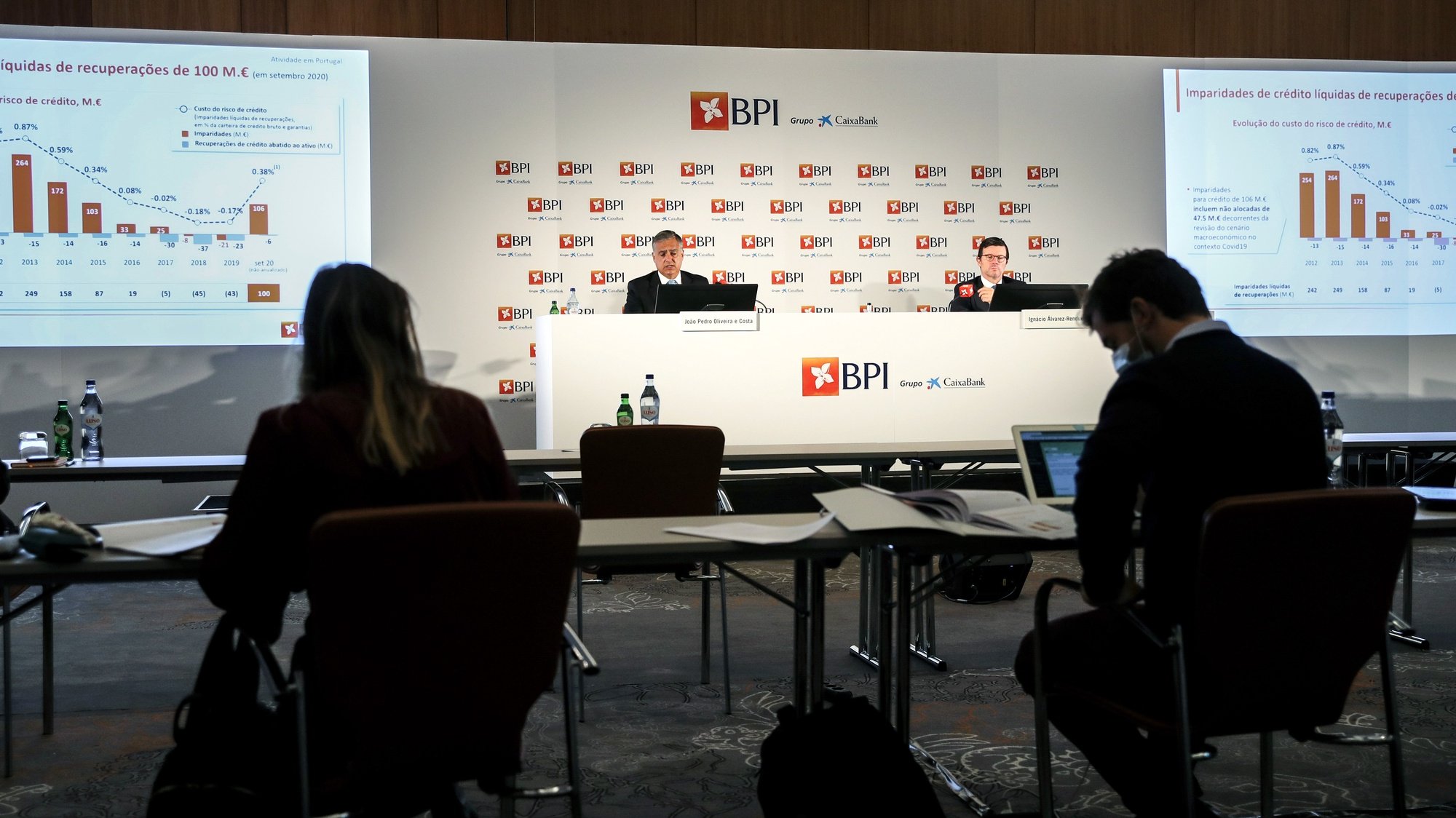 O presidente da Comissão Executiva do BPI, João Pedro Oliveira e Costa (E), durante a em conferência de imprensa para a apresentação de resultados do 3.º trimestre de 2020, em Lisboa, 03 de novembro de 2020. MANUEL DE ALMEIDA/LUSA