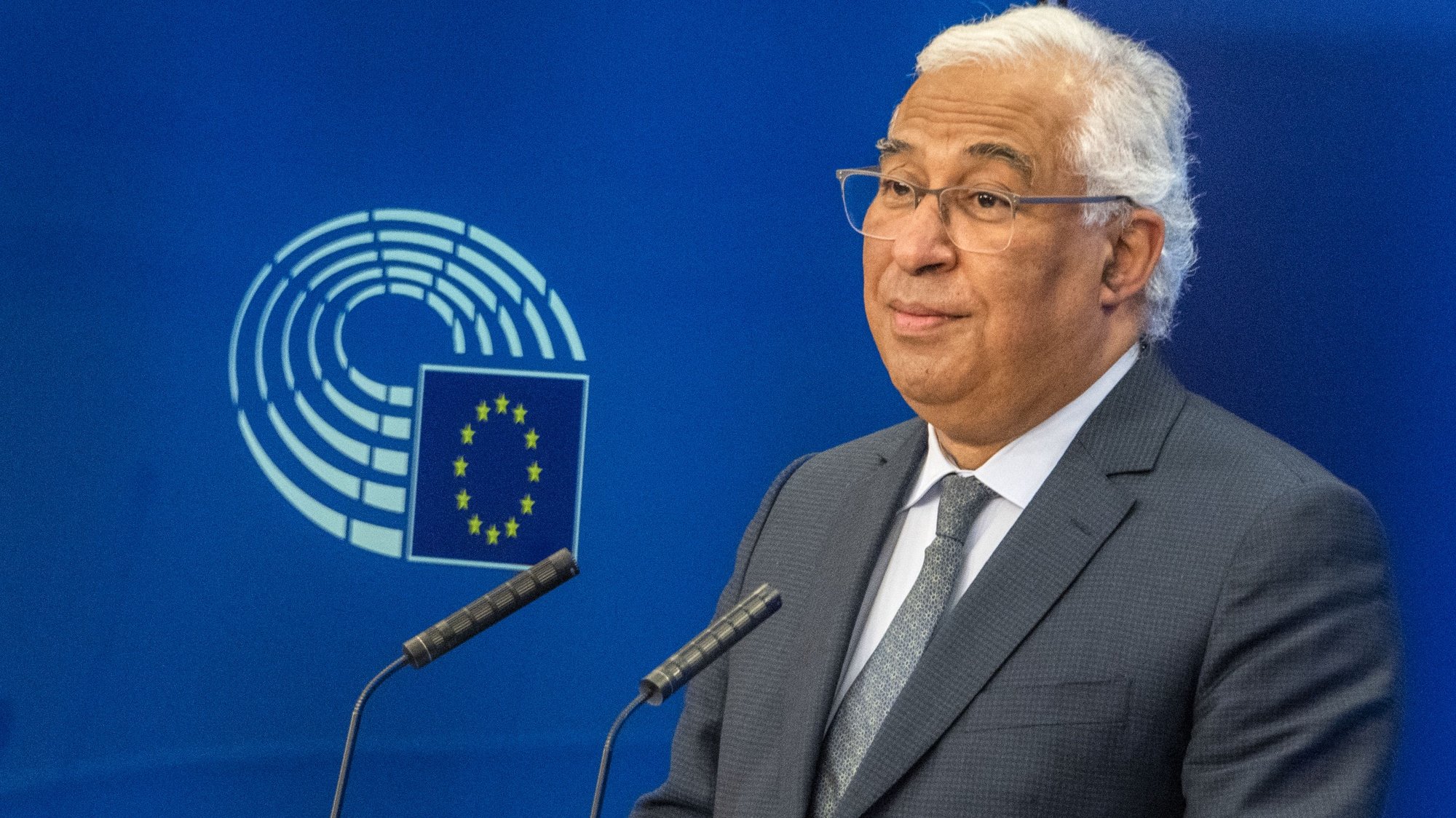 Portugal&#039;s Prime Minister Antonio Costa attends a press conference after signing the Recovery and Resilience Facility (RRF) agreement in Brussels, Belgium, 12 February 2021. The European Parliament greenlighted the EU&#039;s proposed Recovery and Resilience Facility (RRF), worth 672.5 billion euros to tackle the economic aftermath of the coronavirus pandemic, during its plenary session in Brussels on 10 February 2021. TONY DA SILVA/LUSA