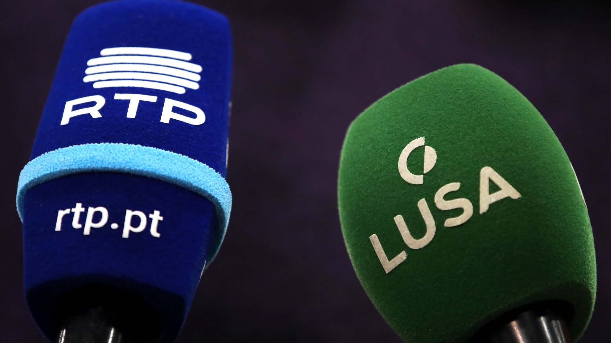 Microfones da RTP e Lusa .     MANUEL DE ALMEIDA/LUSA