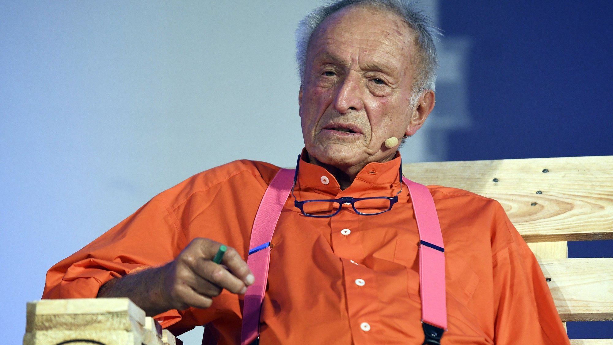 epa06220522 British architect Richard Rogers takes part in the 12th Segovia Ideas Hay Festival in Segovia, Spain, on 22 September 2017. The event runs from 16 to 24 September.  EPA/PABLO MARTIN