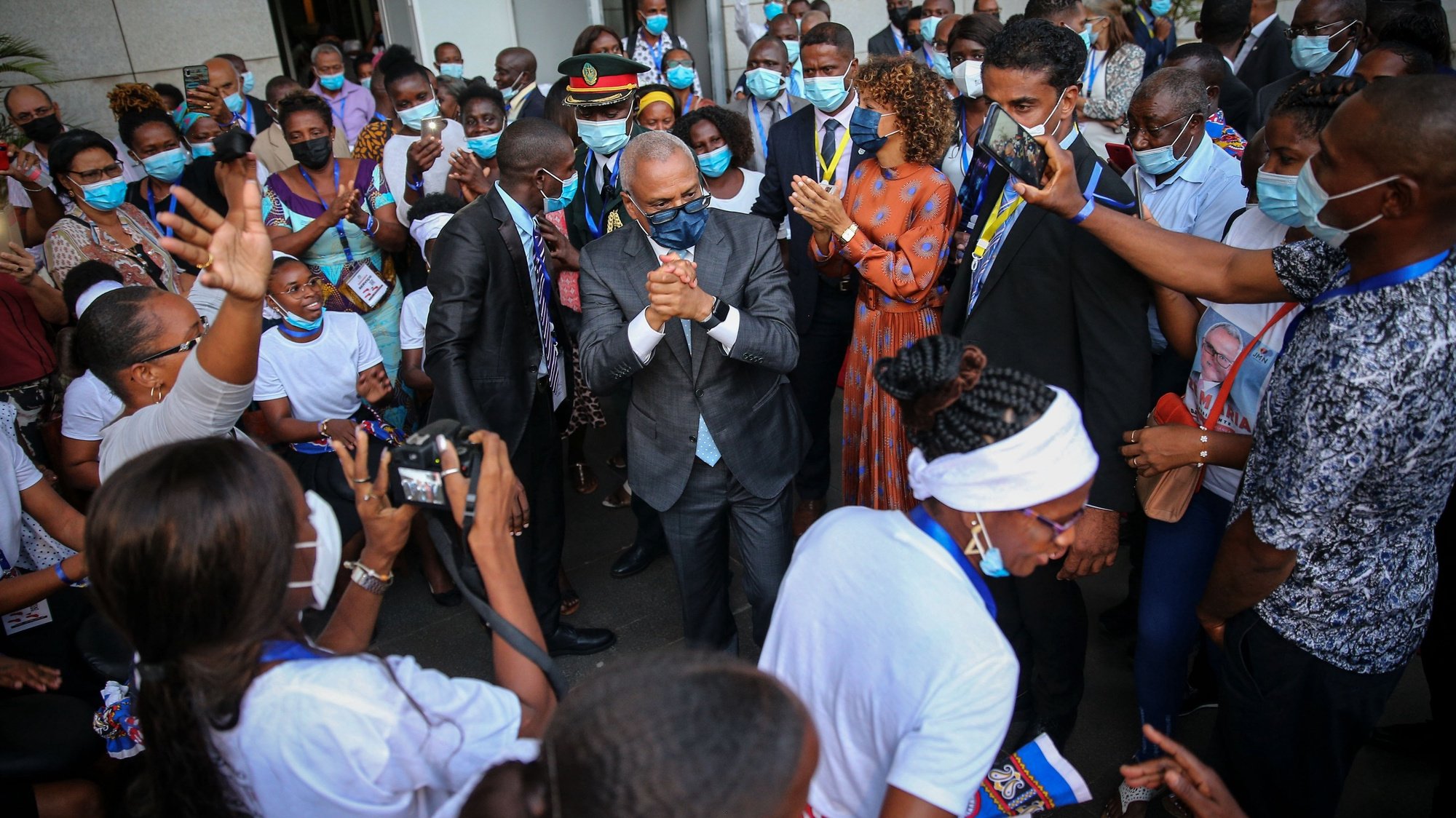 O Presidente da República de Cabo Verde, José Maria Neves, durante um encontro na Mediateca de Luanda com a comunidade caboverdiana residente em Angola