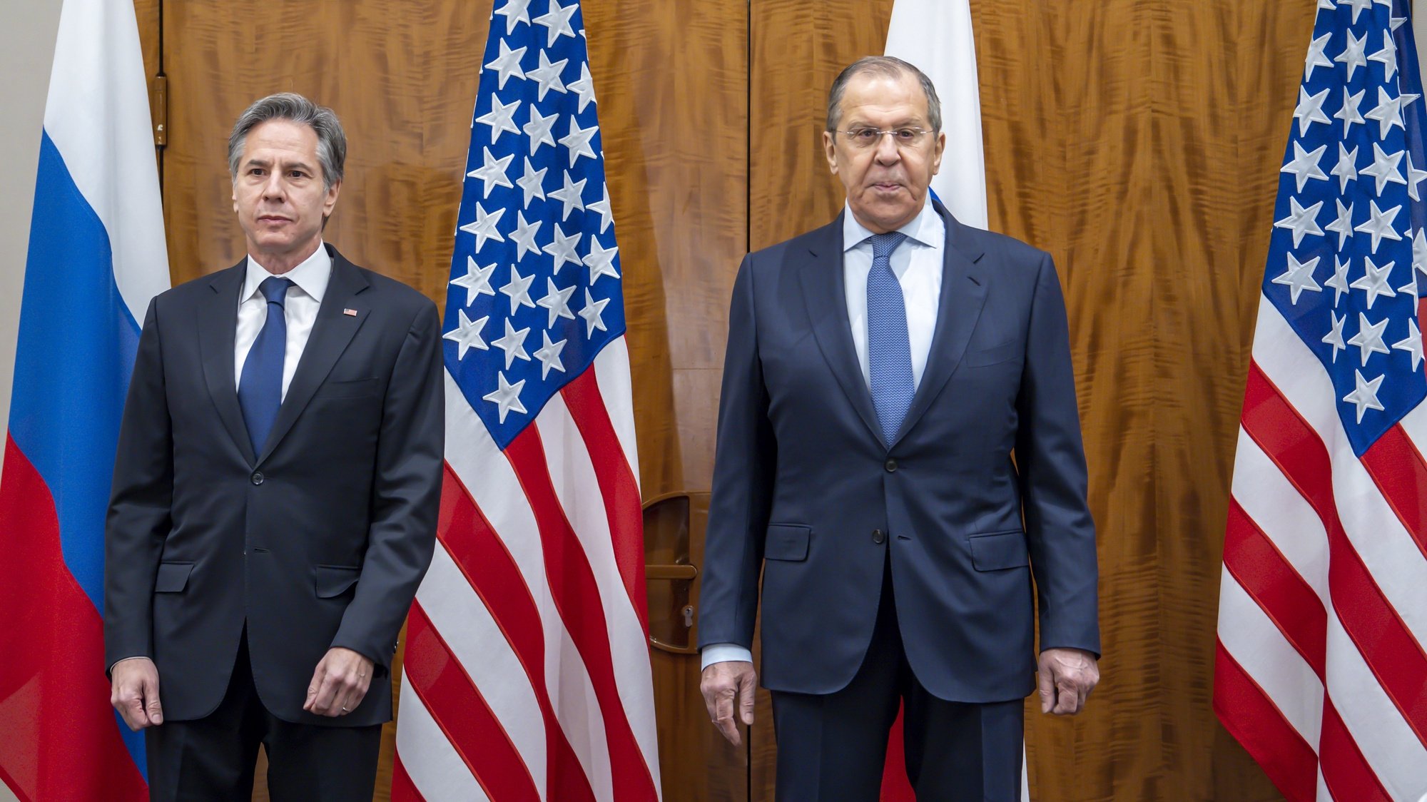Antony Blinken, secretário de Estado dos EUA e Sergei Lavrov, ministro dos Negócios Estrangeiros da Rússia