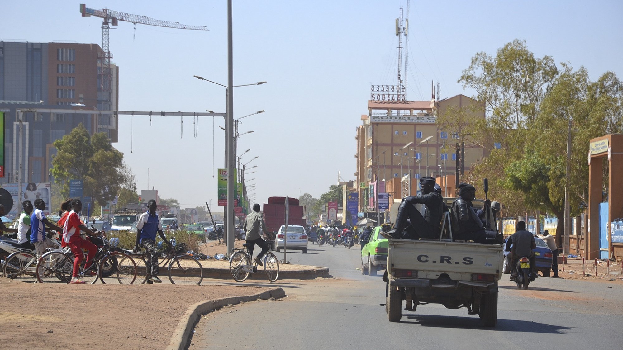 Polícia nas ruas de Ouagadougou no Burkina Faso