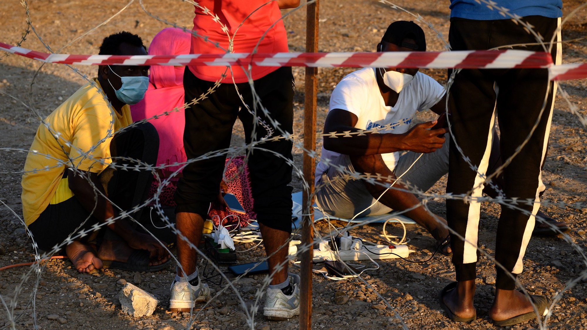 Refugiados e migrantes no campo Kara Tepe na ilha de Lesbos, na Grécia