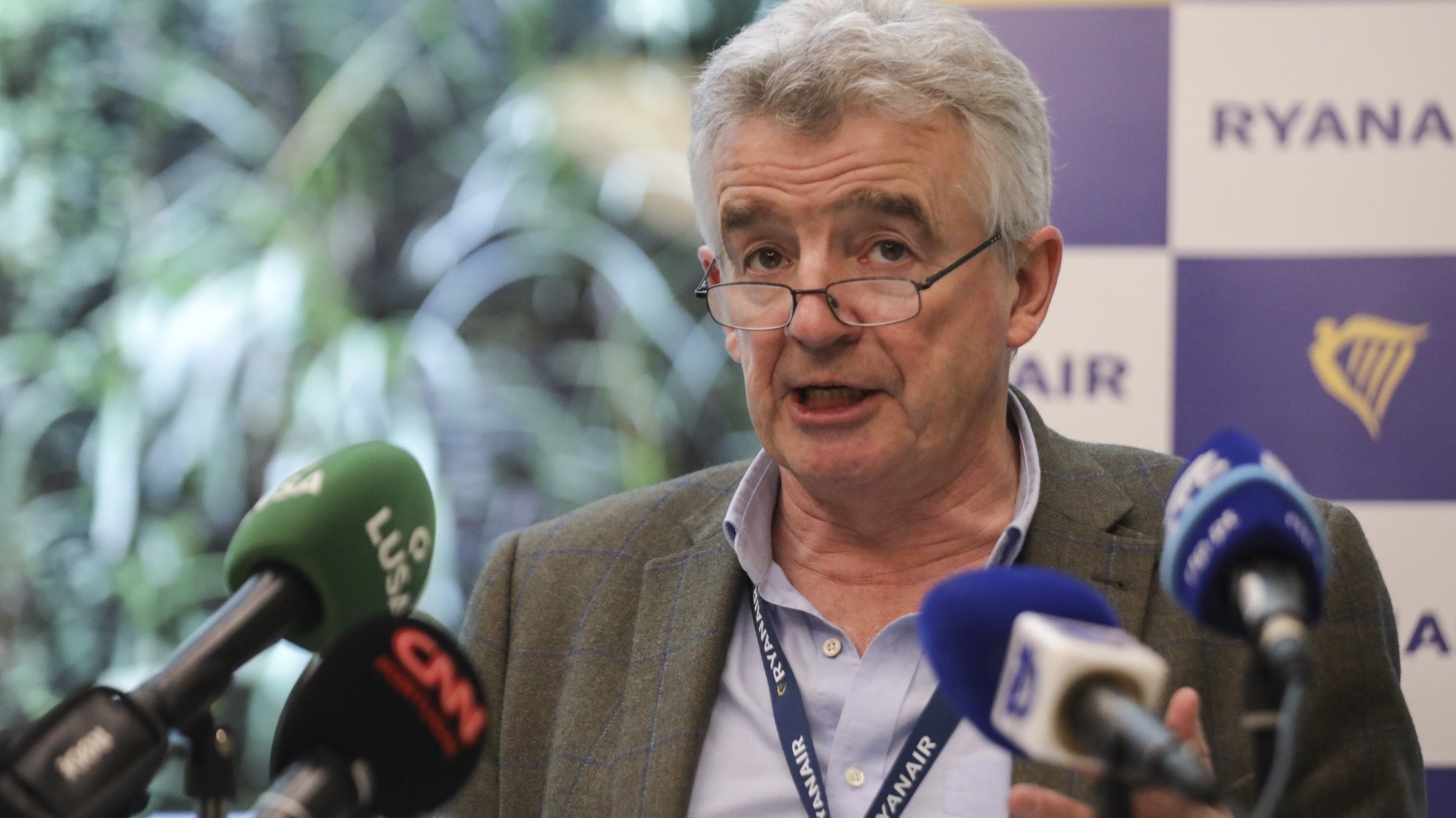 epa09762241 Ryanair CEO Michael O&#039;Leary attends a press conference of Ryanair Group in Lisbon, Portugal, 16 February 2022. Michael O&#039;Leary said that the Irish airline may have to give up 20 routes in Lisbon this summer due to TAP Air Portugal&#039;s accumulation of unused slots.  EPA/MIGUEL A. LOPES