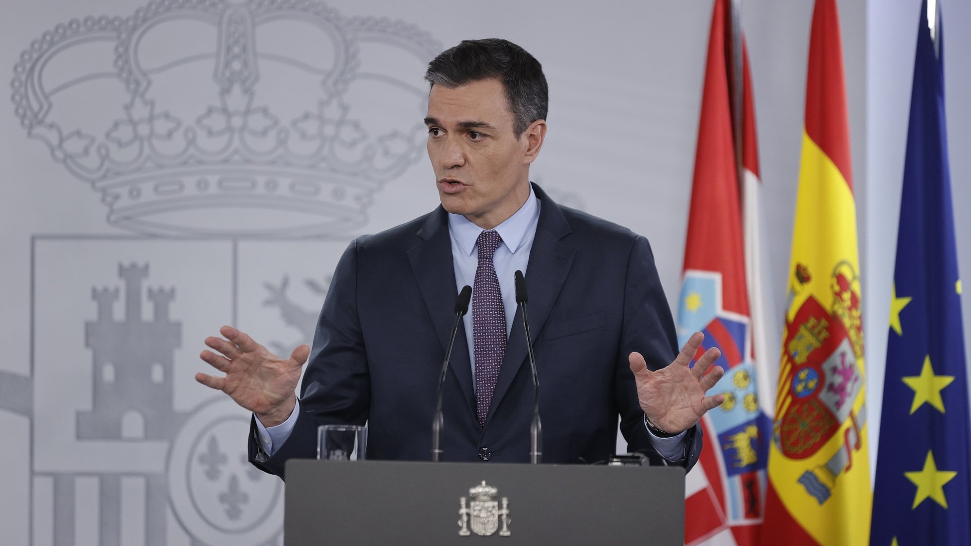 epa09828808 Spanish Prime Minister, Pedro Sanchez during the press conference with his Croatian counterpart (not pictured) after their meeting at Moncloa&#039;s Palace, in Madrid, 16 March 2022.  EPA/Emilio Naranjo